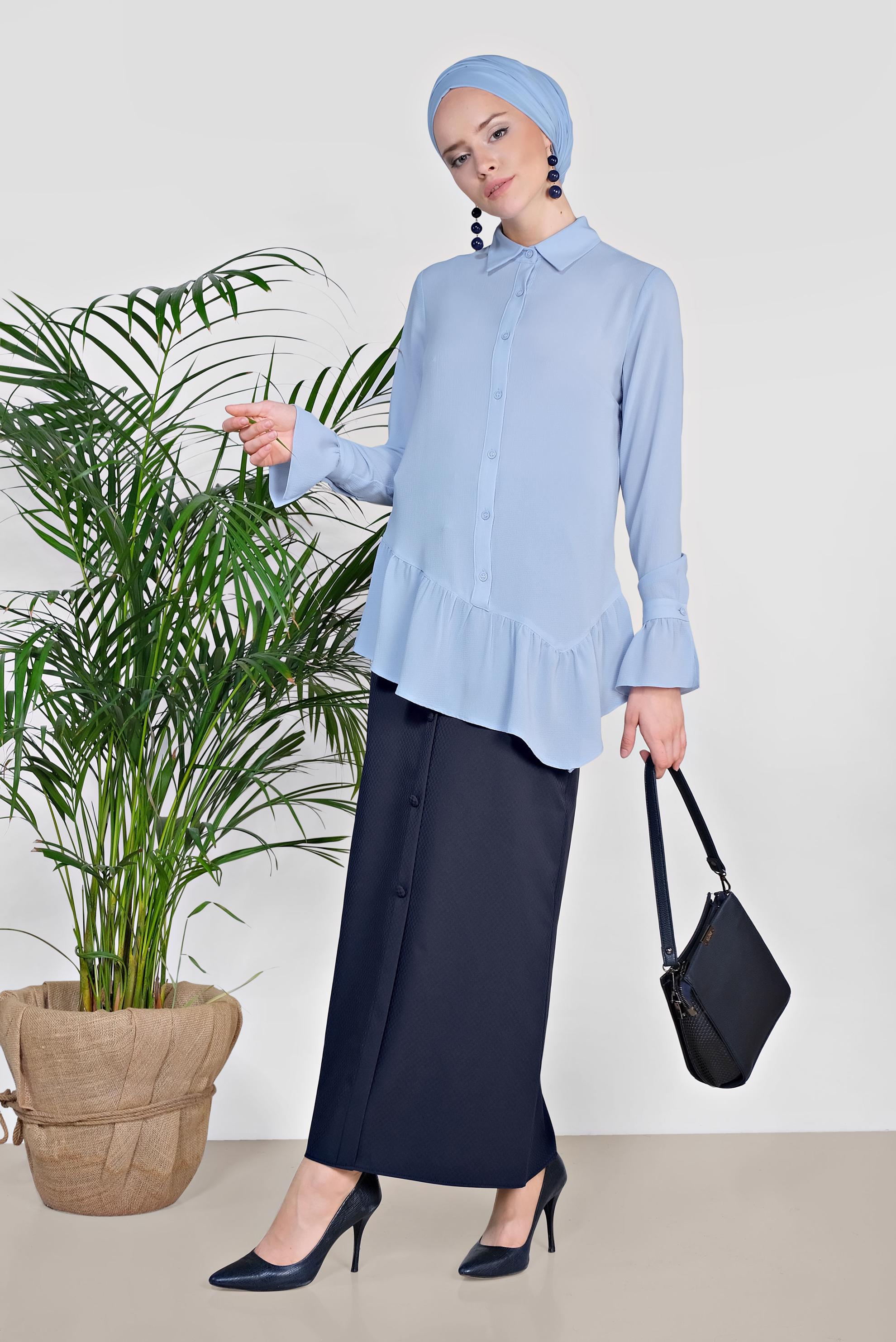 Tesettür giyim MAVİ ETEK UCU VE KOLLARI VOLANLI ASİMETRİK KESİM BLUZ 4234