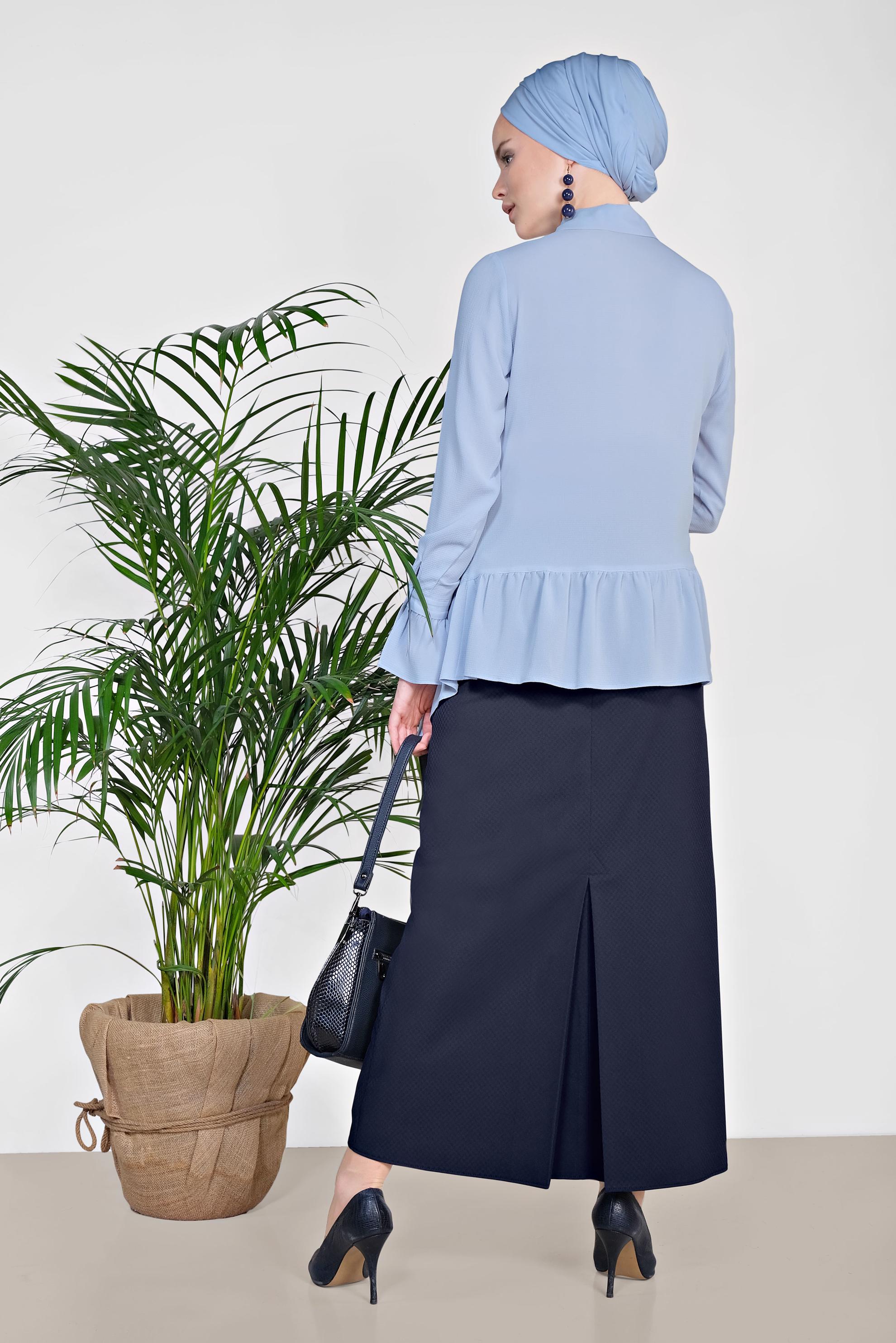 Tesettür giyim MAVİ ETEK UCU VE KOLLARI VOLANLI ASİMETRİK KESİM BLUZ 4234