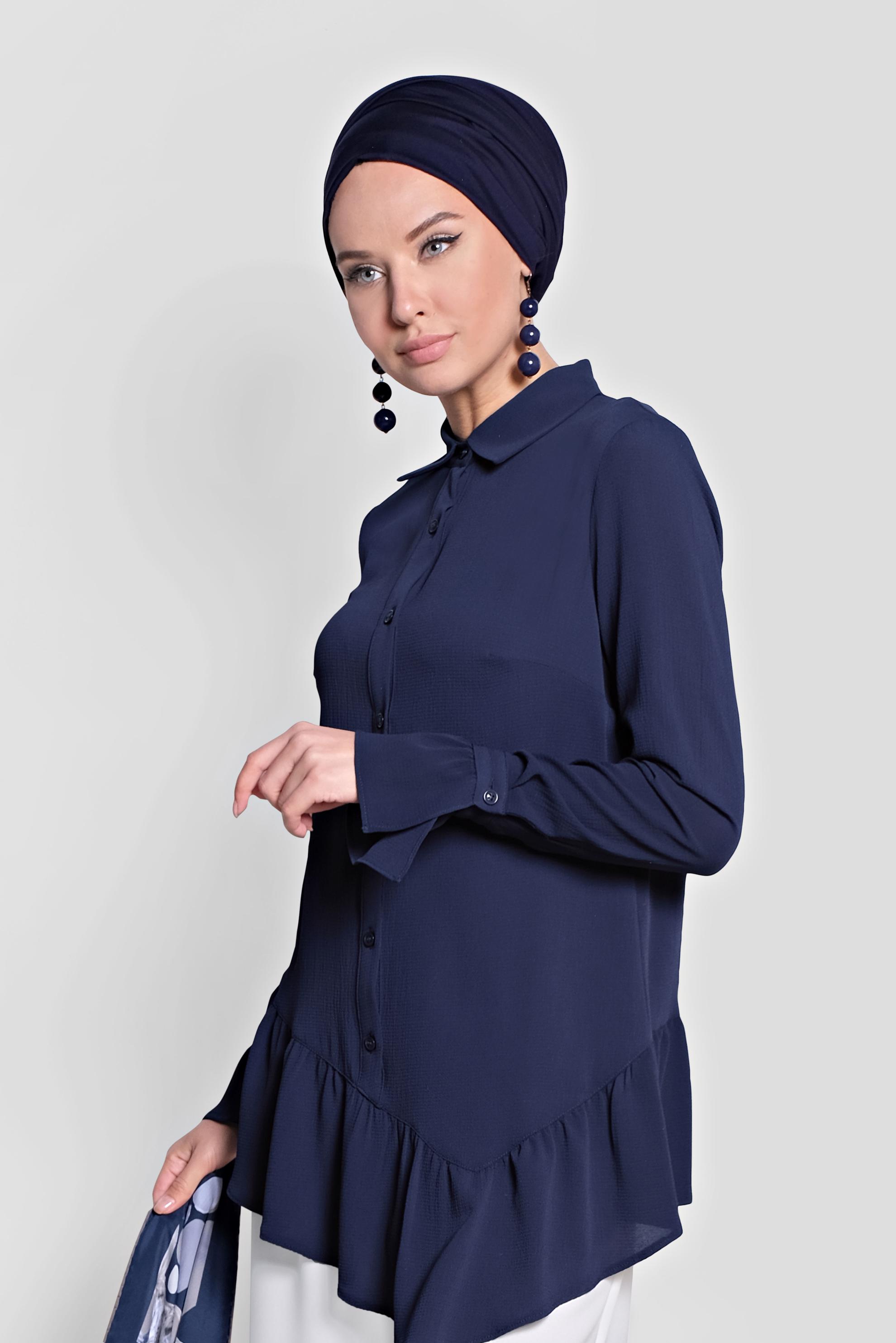 Tesettür giyim LACİVERT ETEK UCU VE KOLLARI VOLANLI ASİMETRİK KESİM BLUZ 4234