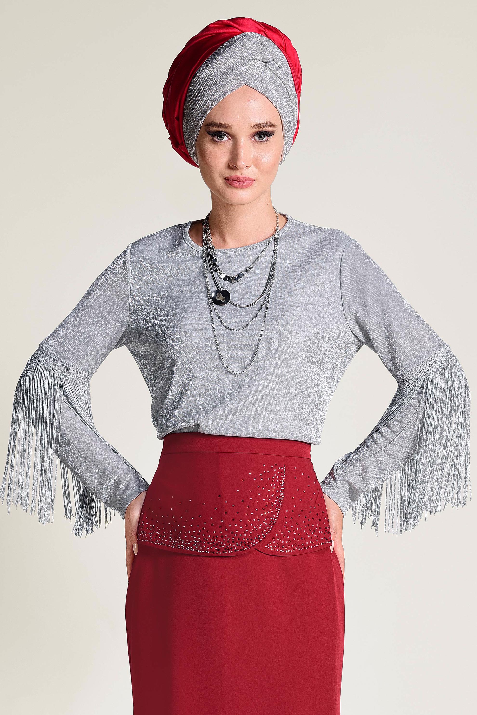 Tesettür giyim GRİ KOLLARI PÜSKÜLLÜ SİMLİ BLUZ 4323