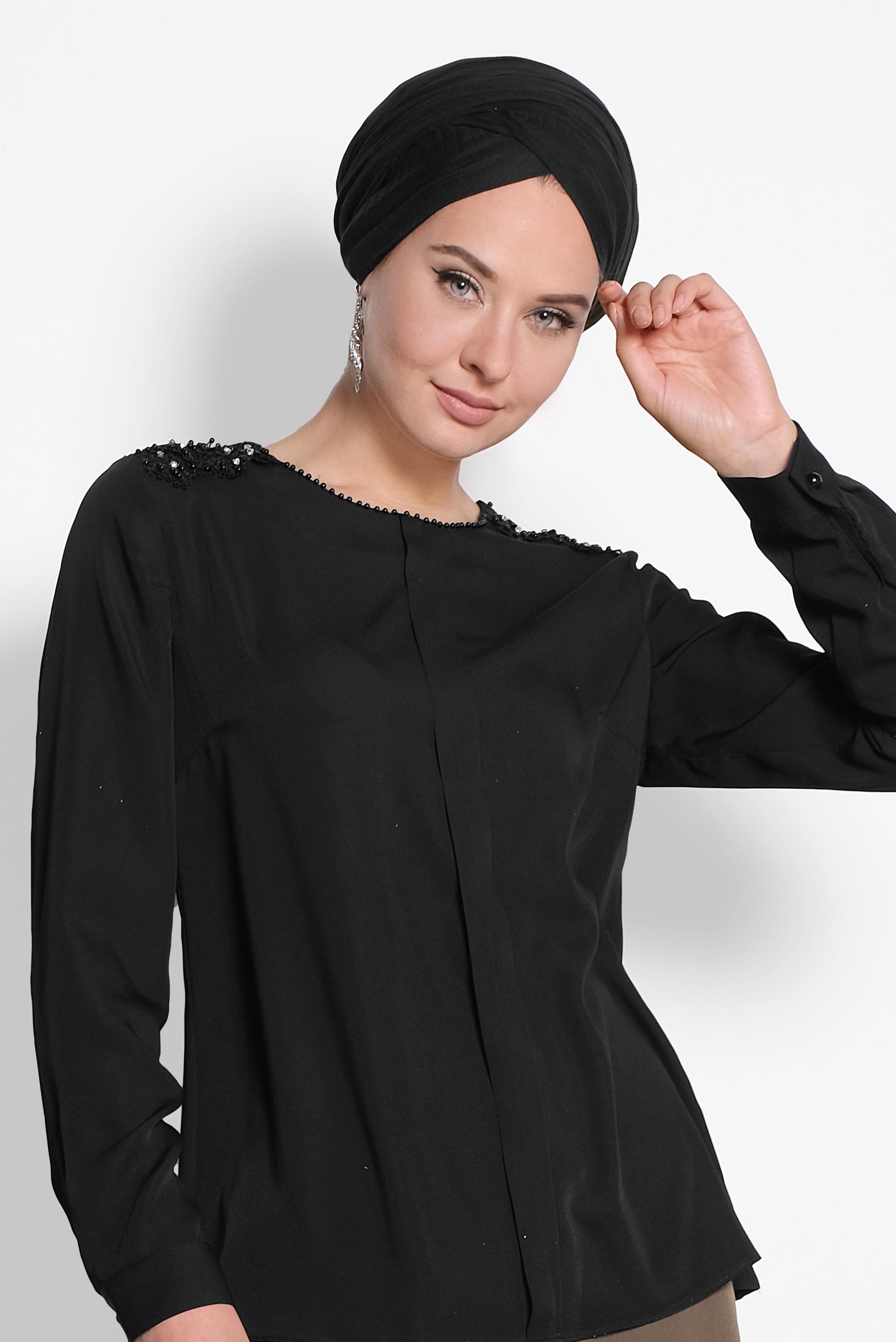 Tesettür giyim SİYAH GÜPÜR VE BONCUK DETAYLI BLUZ 4338