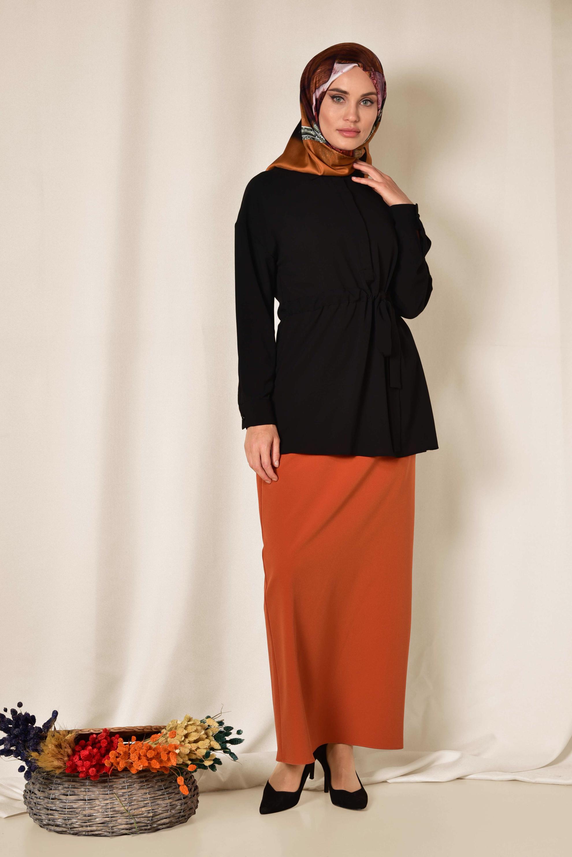 Tesettür giyim SİYAH BELİ BÜZGÜLÜ BLUZ 4915