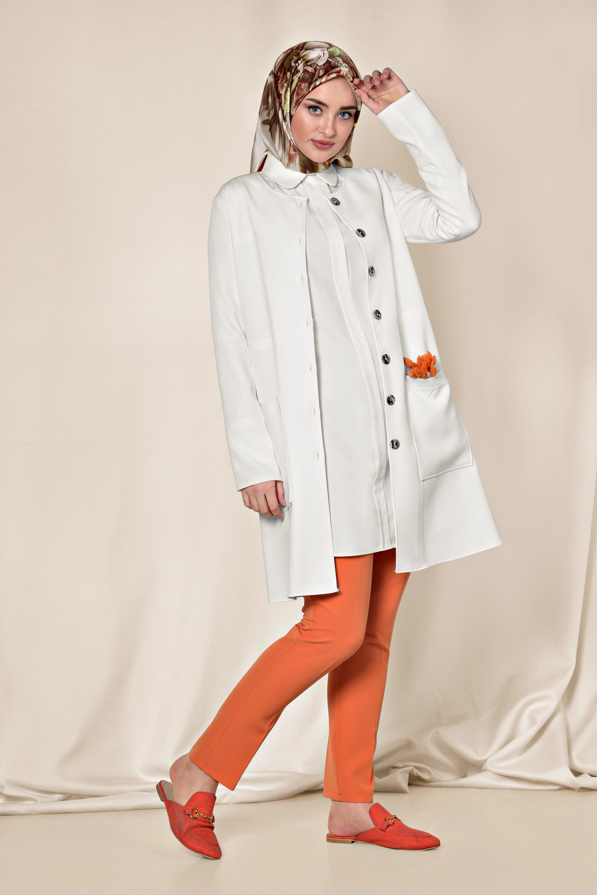 Tesettür giyim BEYAZ TORBA CEPLİ BOYDAN DÜĞMELİ CEKET 4001