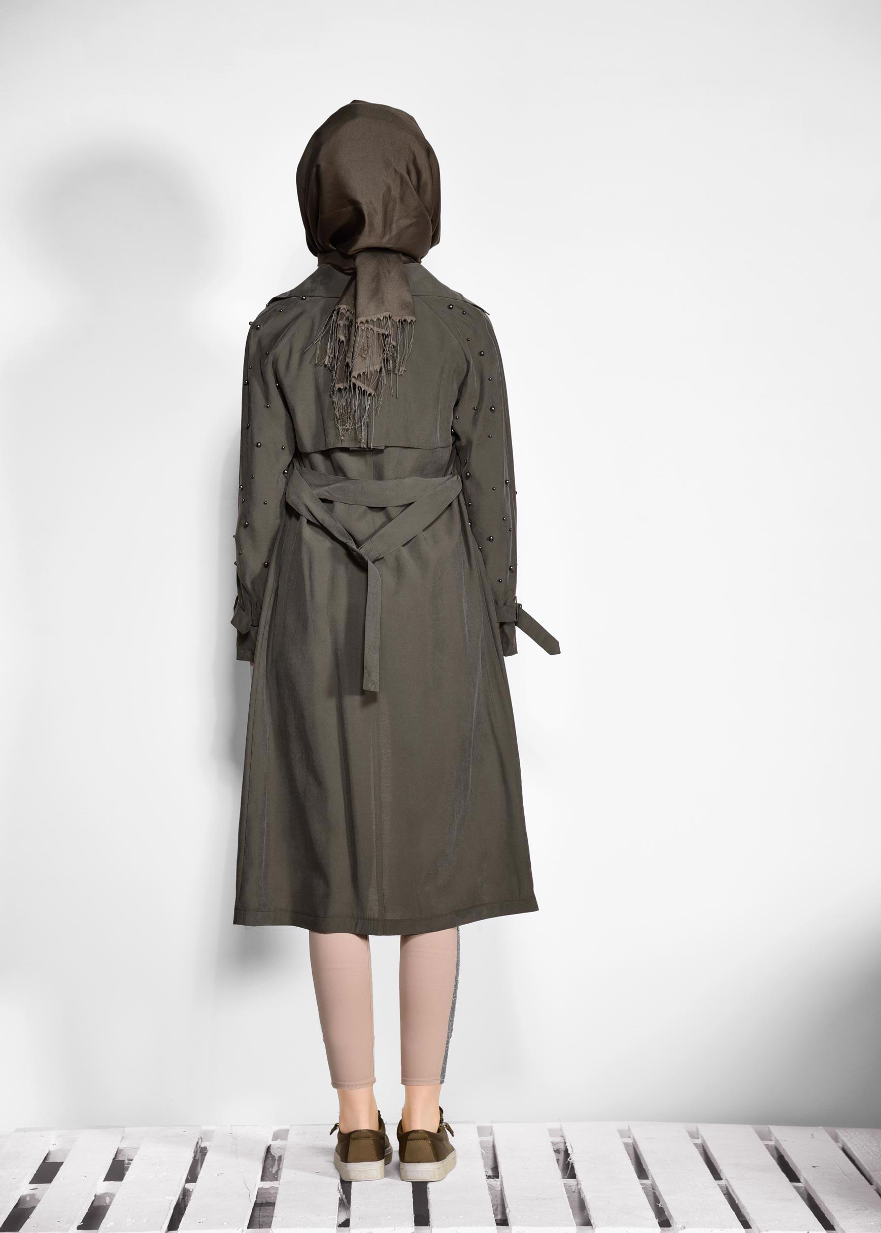 Tesettür giyim HAKİ KOLLARI BONCUKLU KEMERLİ TRENÇKOT 4206