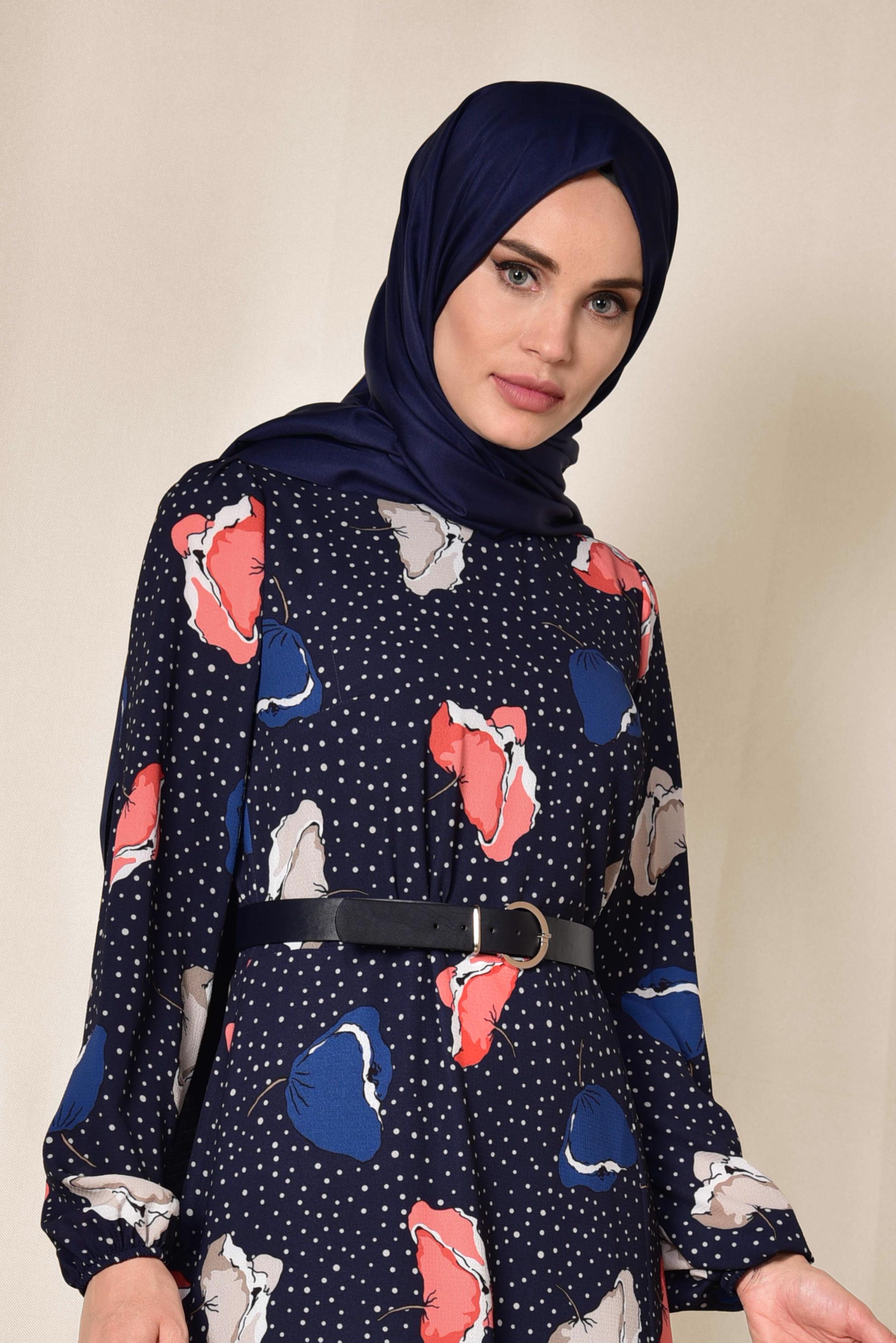 Tesettür giyim LACİVERT KEMER DETAYLI DESENLİ ELBİSE 4106