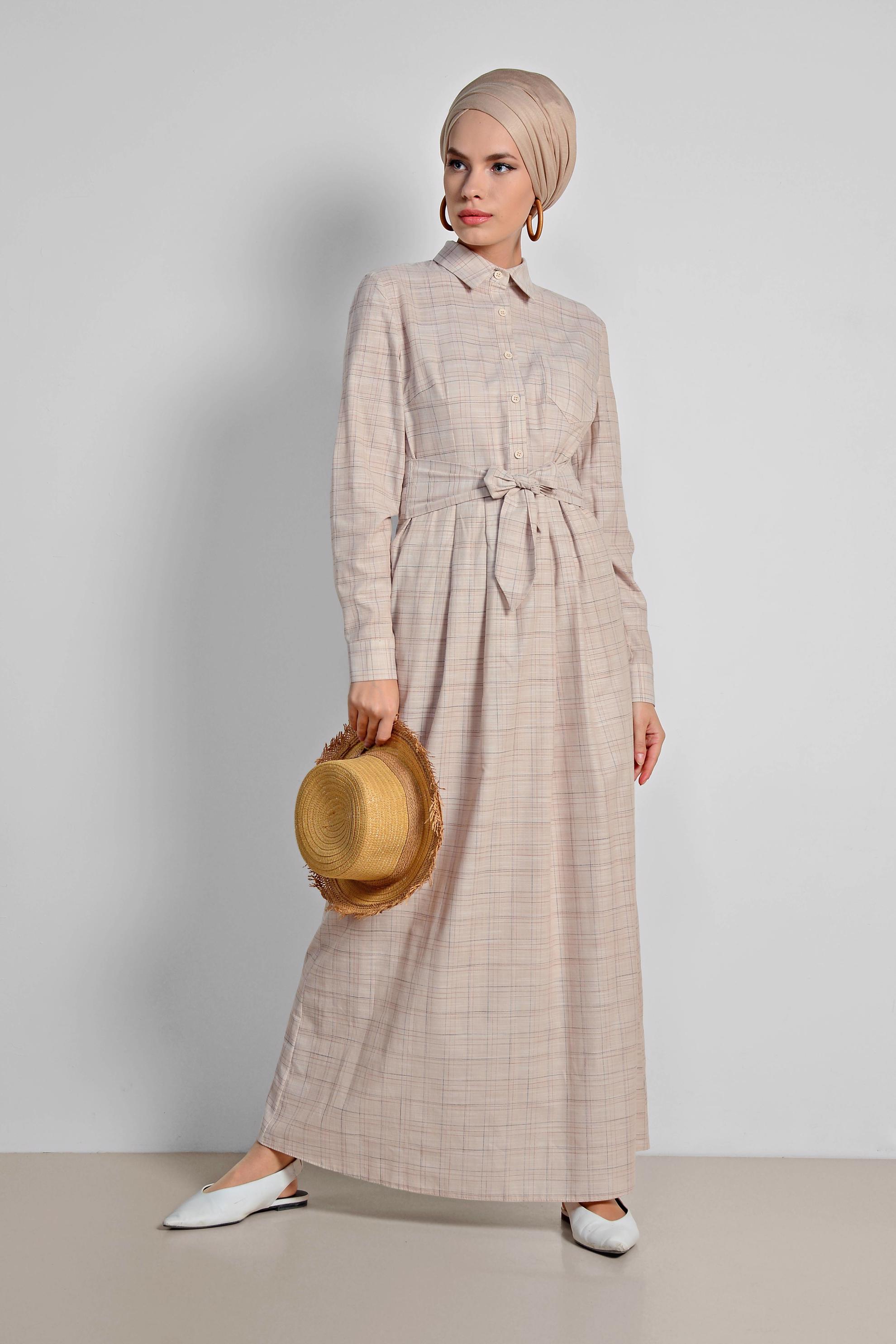 Tesettür giyim BEJ EKOSE DESENLİ CEPLİ ELBİSE 4167