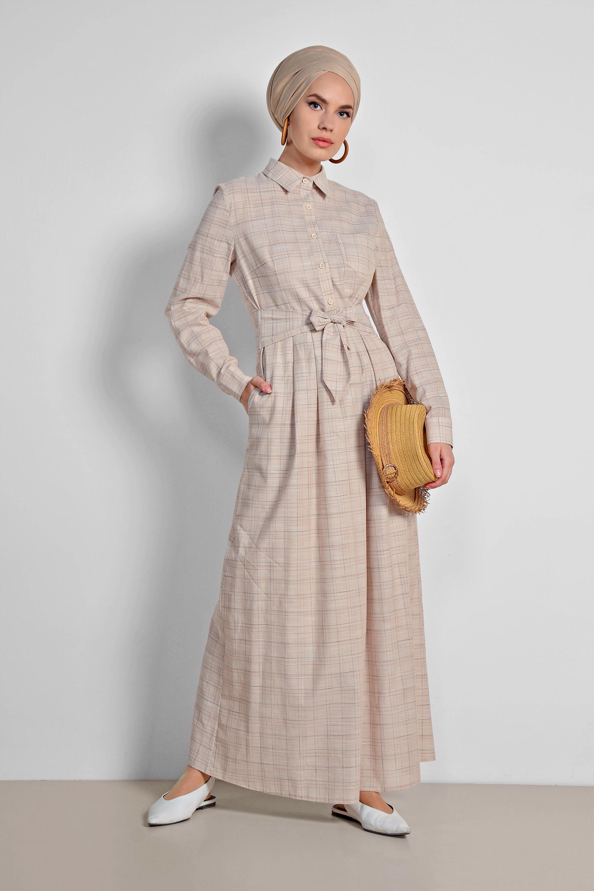 Tesettür giyim BEJ EKOSE DESENLİ CEPLİ ELBİSE 4167