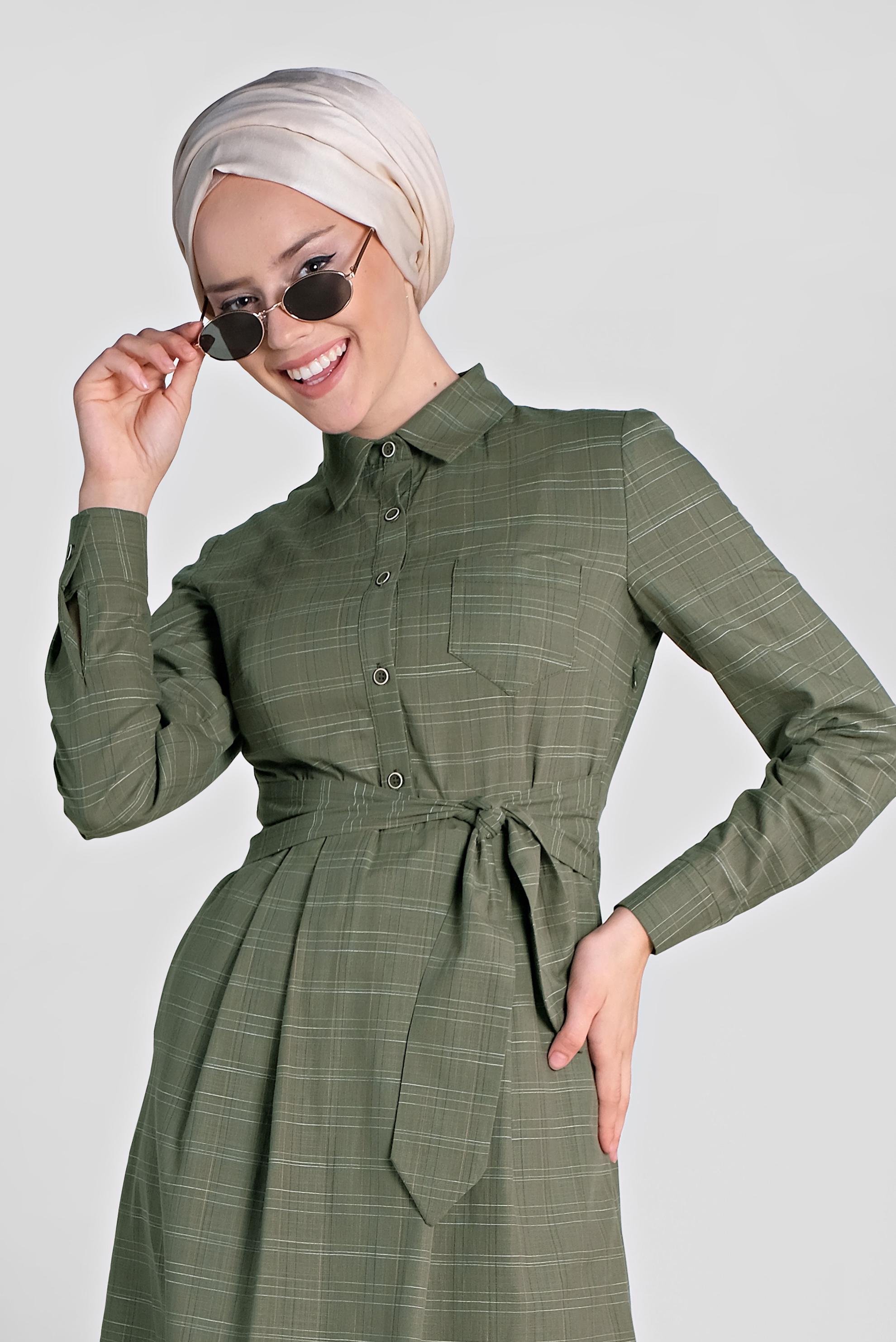 Tesettür giyim HAKİ EKOSE DESENLİ CEPLİ ELBİSE 4167