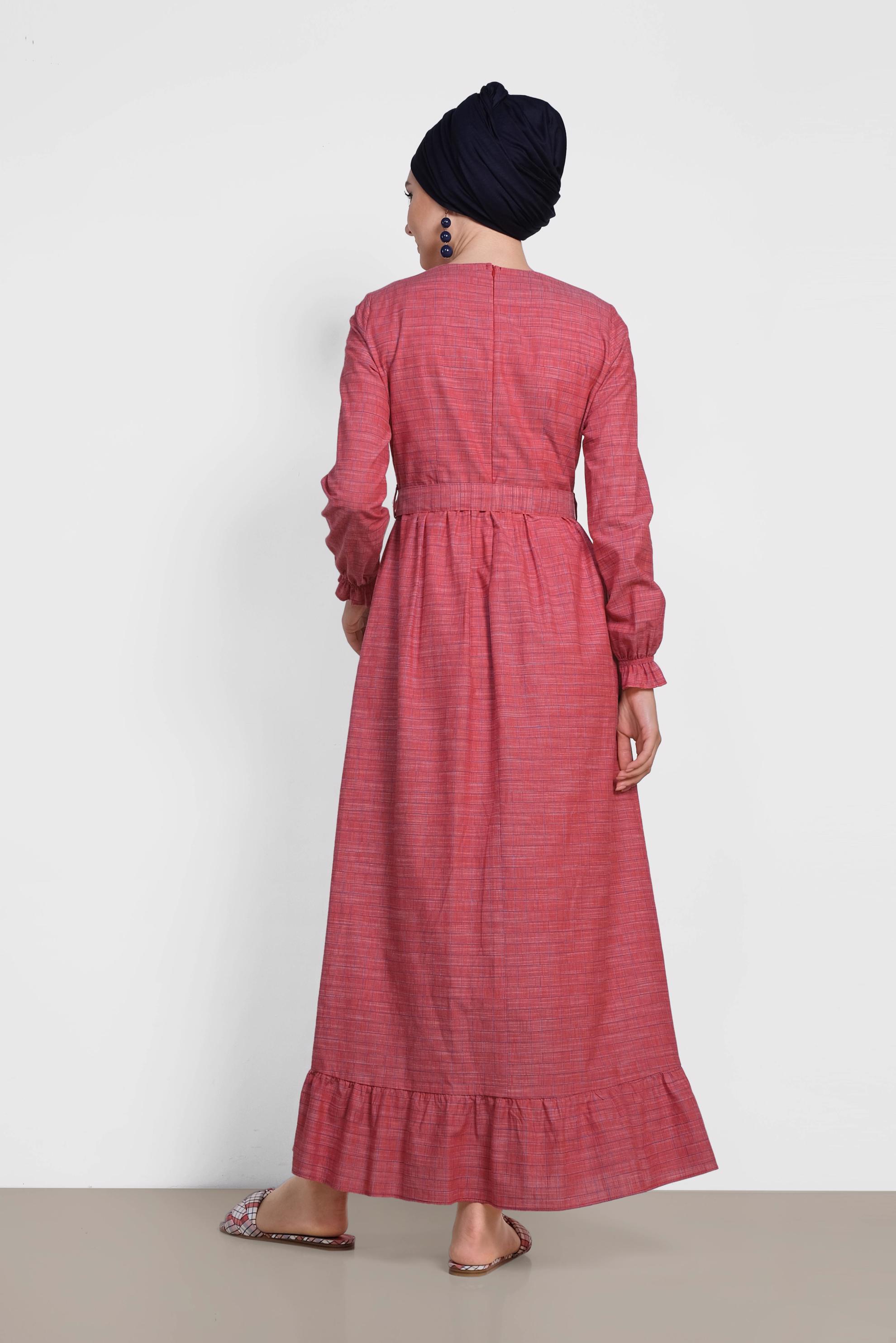 Tesettür giyim KIRMIZI KARE DESENLİ NAKIŞ İŞLEMELİ ELBİSE 4168