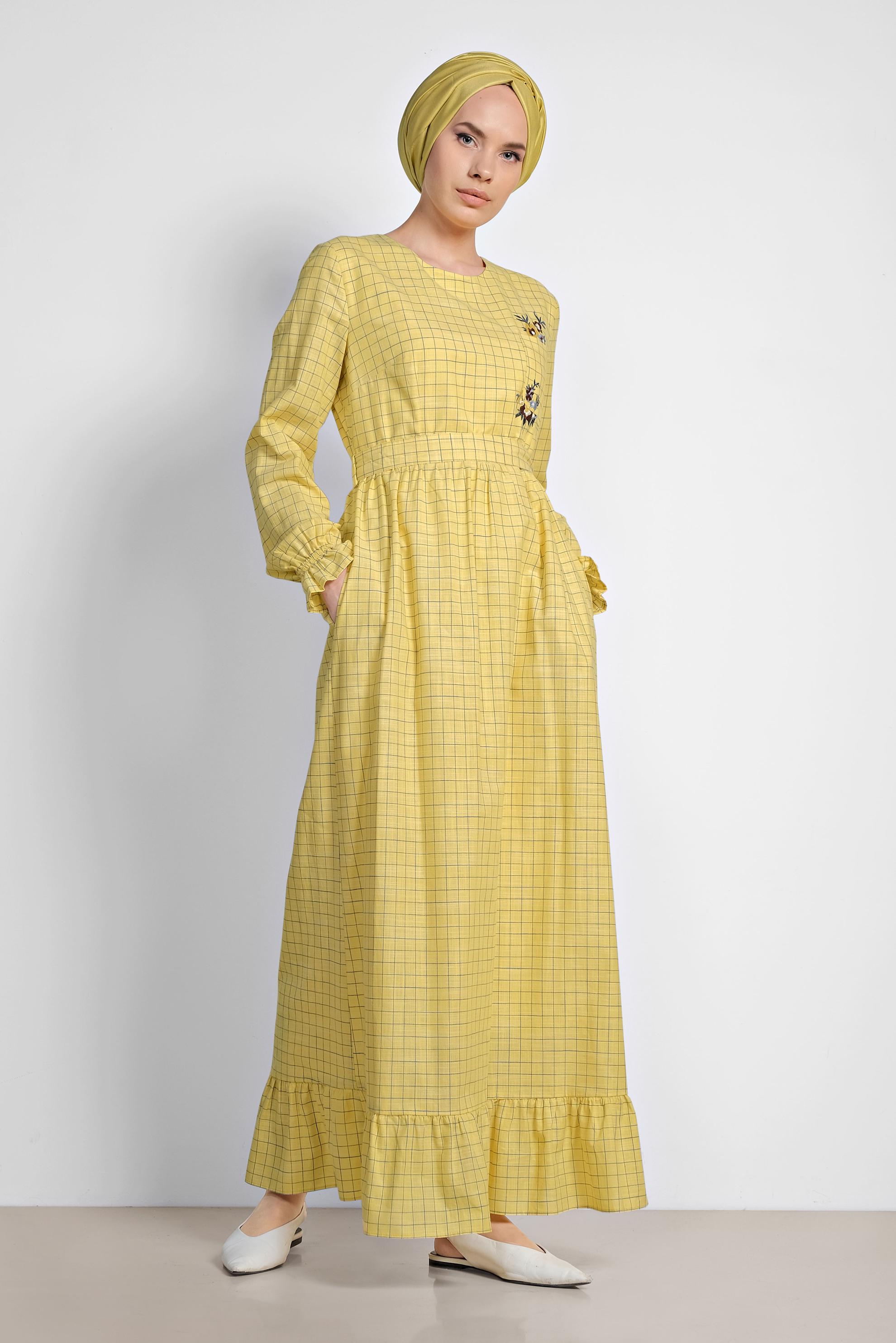 Tesettür giyim SARI KARE DESENLİ NAKIŞ İŞLEMELİ ELBİSE 4168