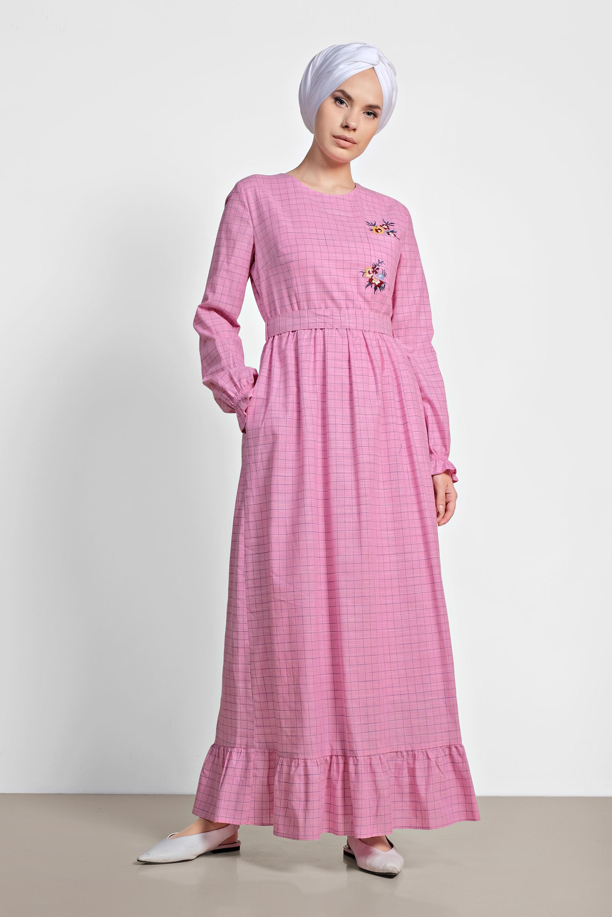 Tesettür giyim PEMBE KARE DESENLİ NAKIŞ İŞLEMELİ ELBİSE 4168