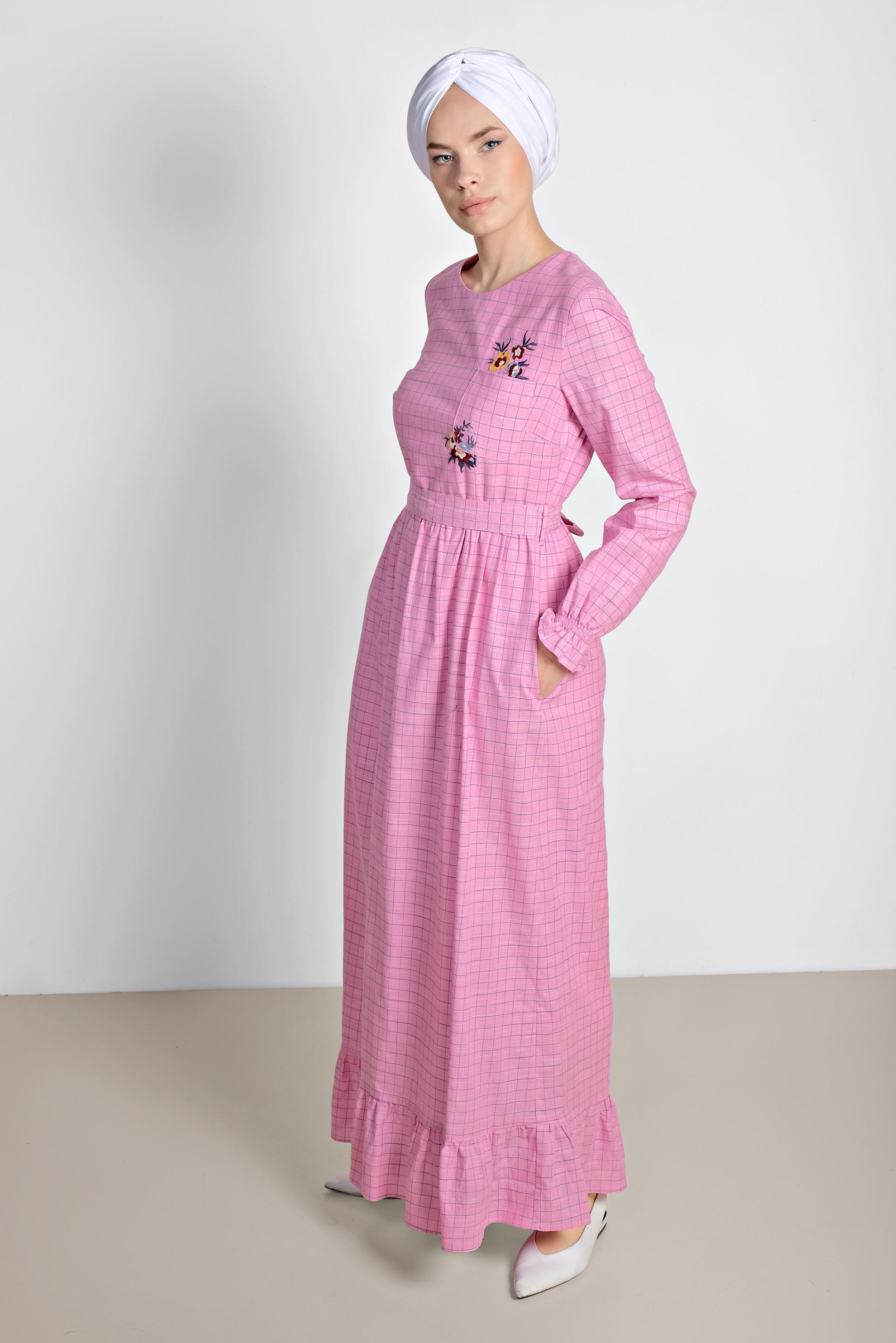 Tesettür giyim PEMBE KARE DESENLİ NAKIŞ İŞLEMELİ ELBİSE 4168