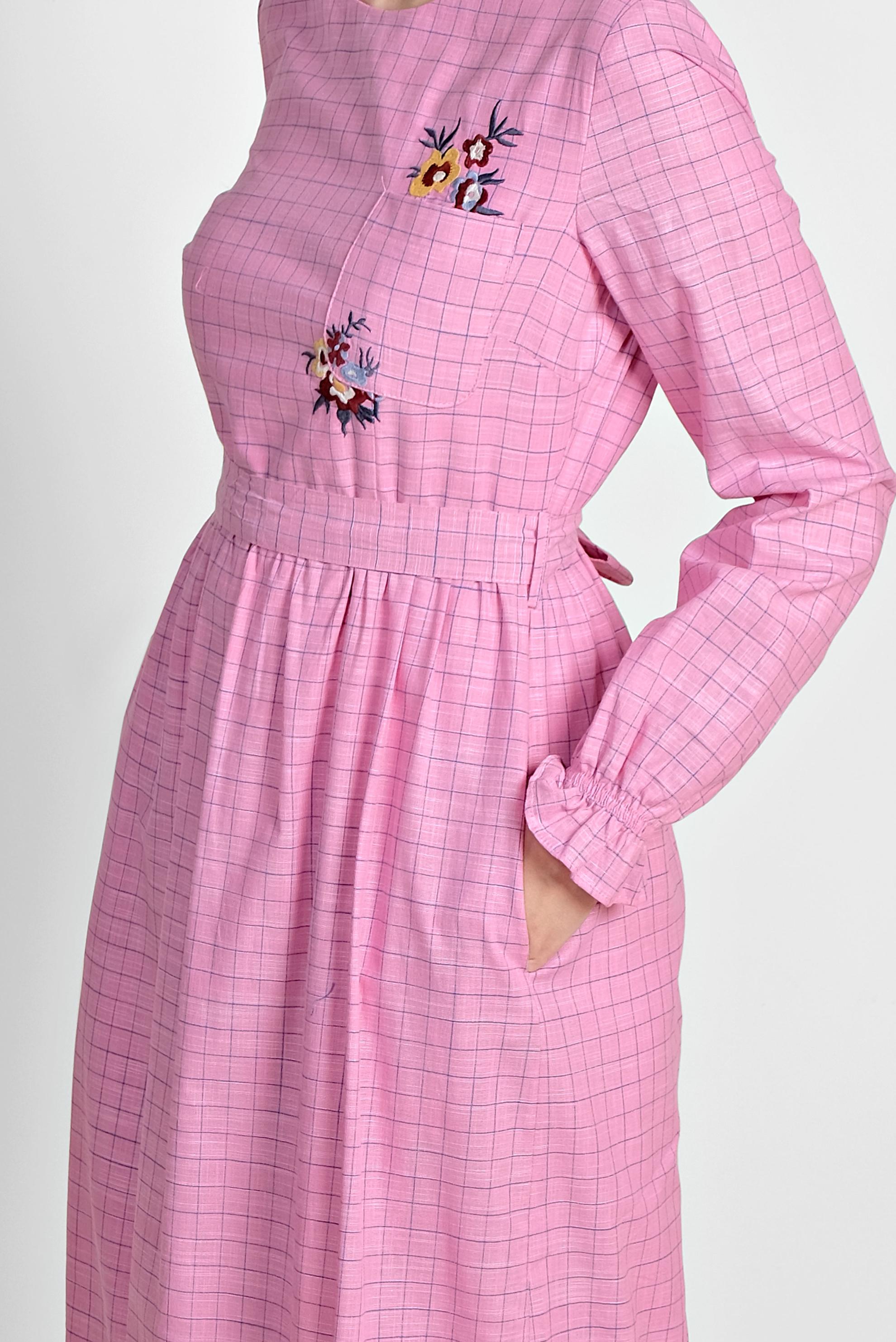 Tesettür giyim PEMBE KARE DESENLİ NAKIŞ İŞLEMELİ ELBİSE 4168