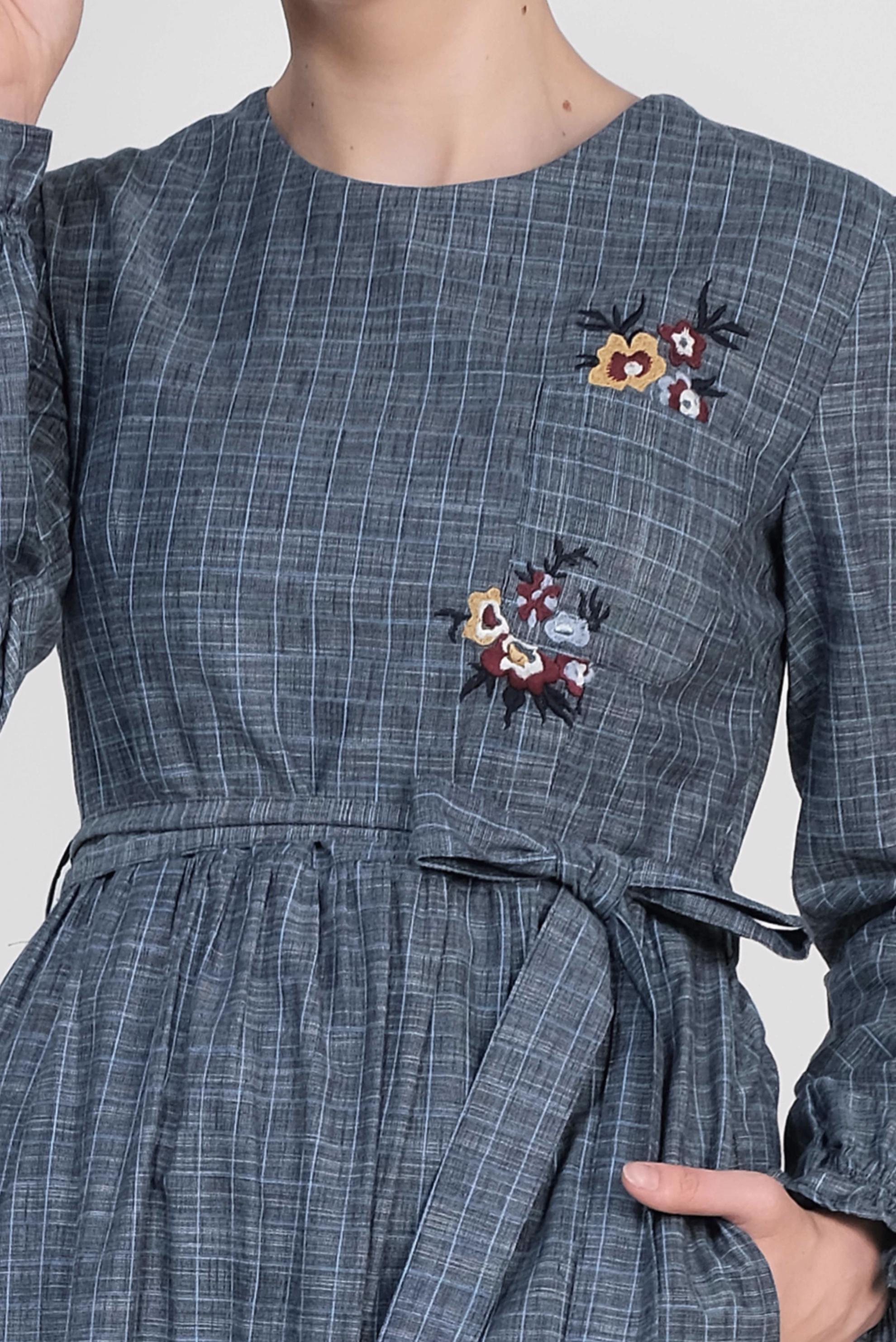 Tesettür giyim LACİVERT KARE DESENLİ NAKIŞ İŞLEMELİ ELBİSE 4168