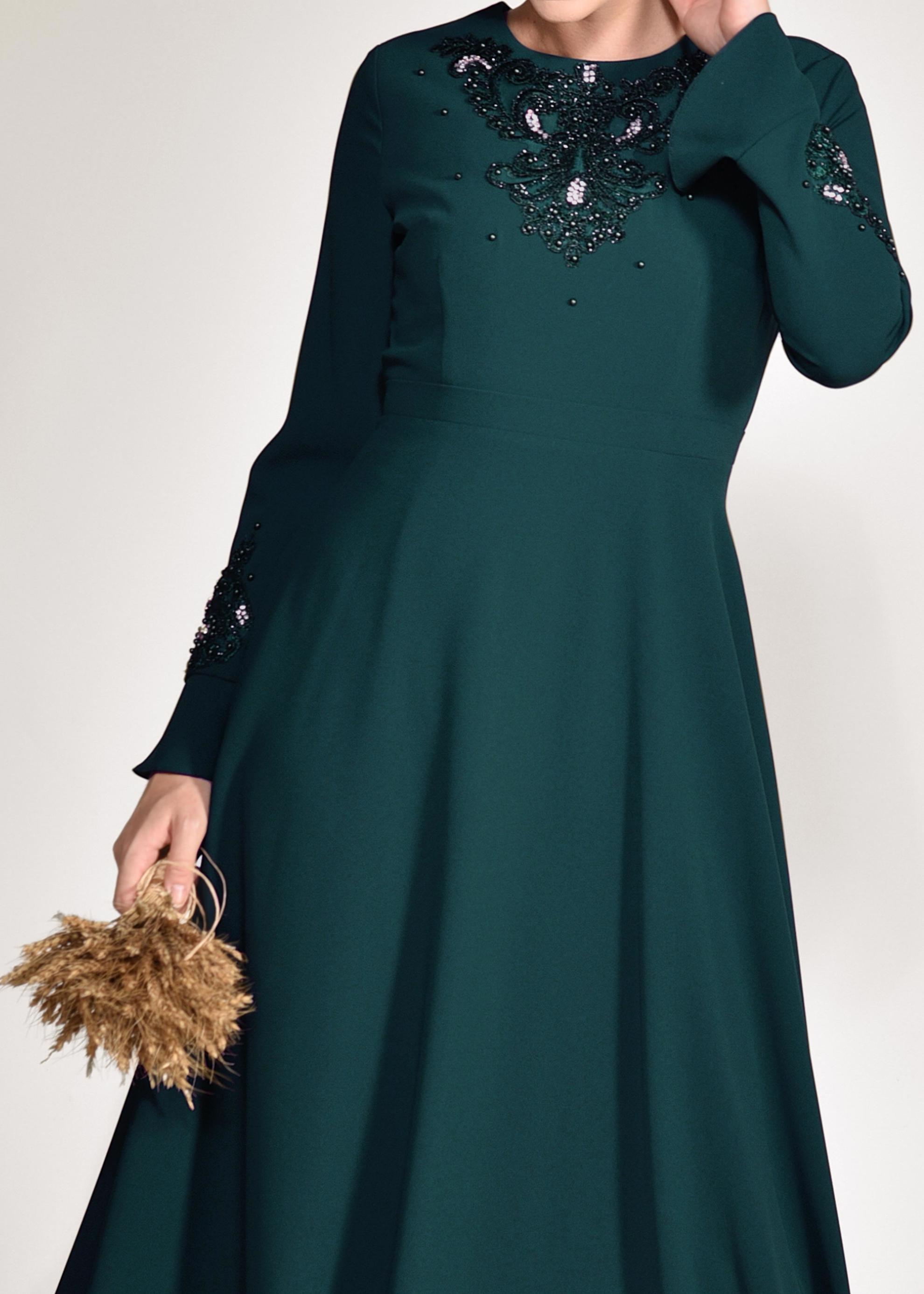 Tesettür giyim YEŞİL TAŞ VE BONCUK İŞLEMELİ ABİYE ELBİSE 4220