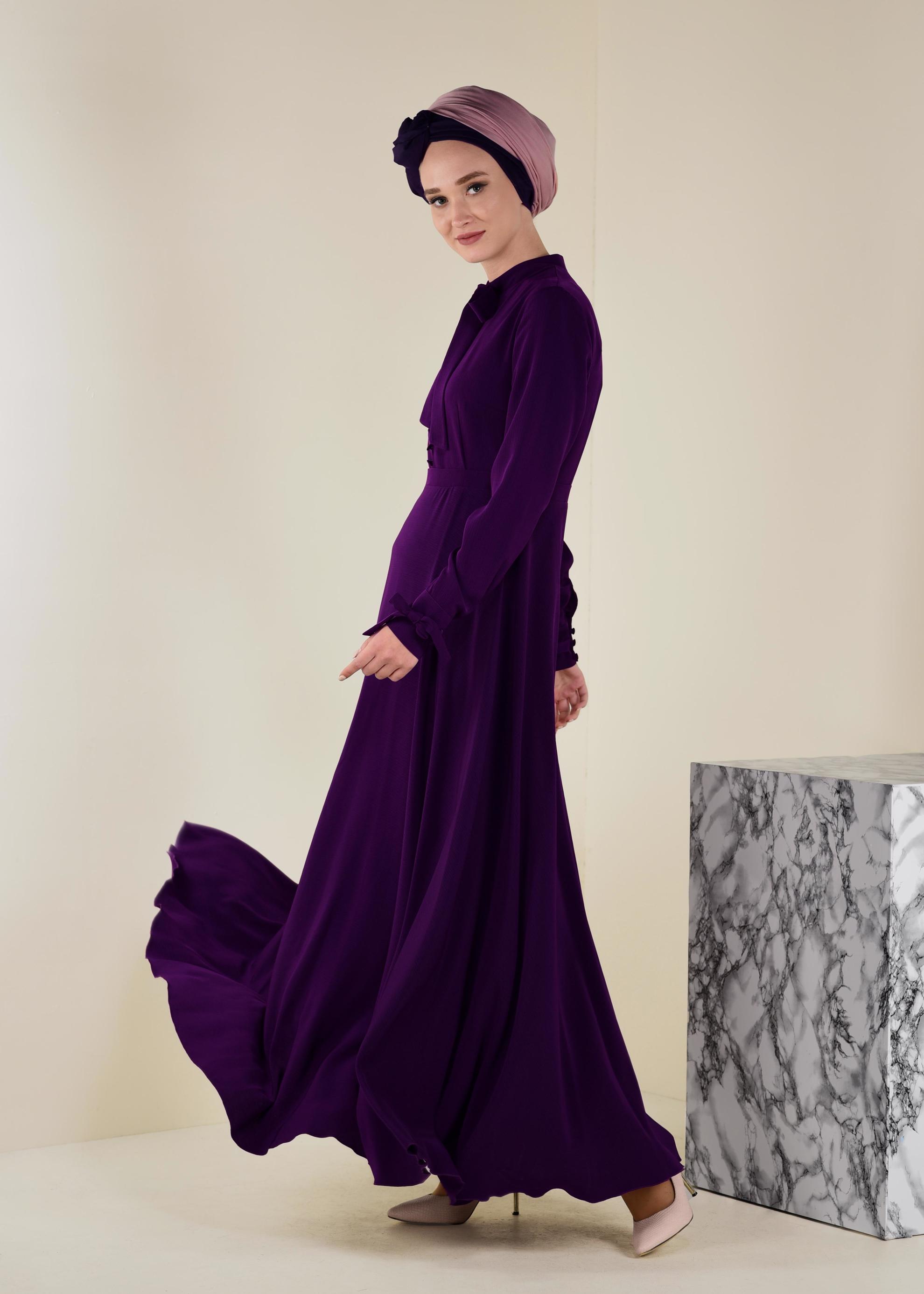 Tesettür giyim MOR YAKASI BAĞCIKLI FERMUARLI ELBİSE 4256