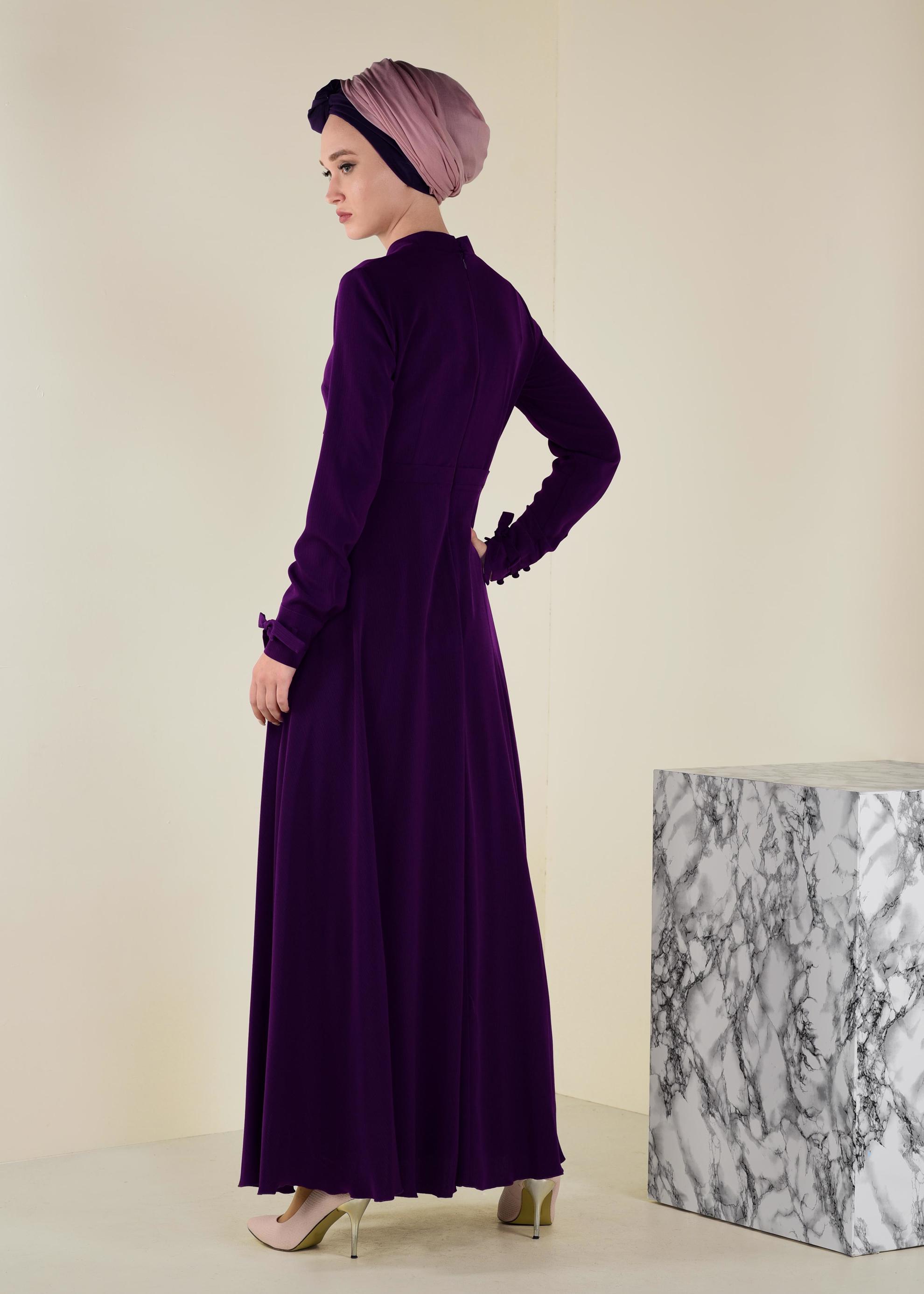 Tesettür giyim MOR YAKASI BAĞCIKLI FERMUARLI ELBİSE 4256