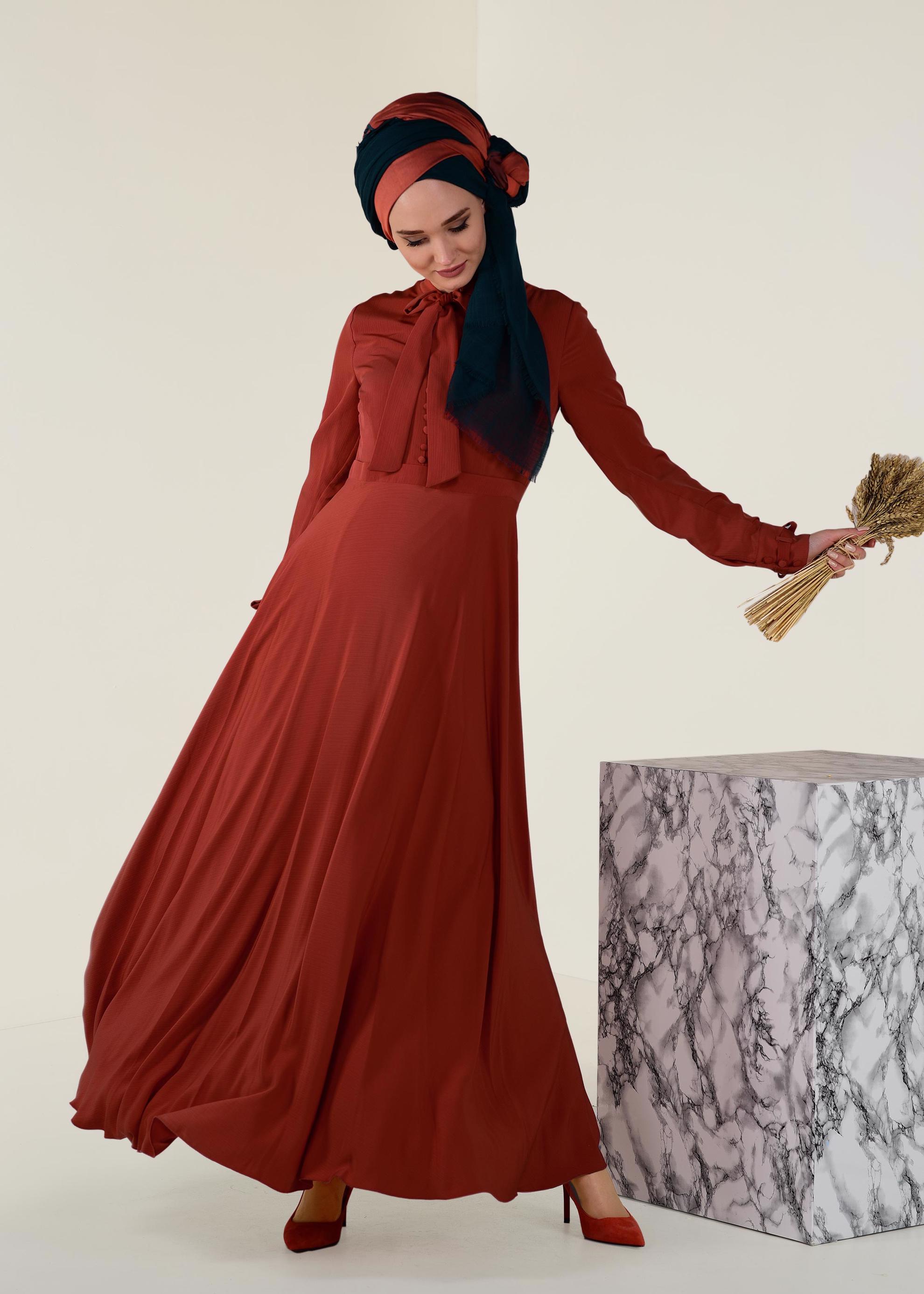 Tesettür giyim TURUNCU YAKASI BAĞCIKLI FERMUARLI ELBİSE 4256