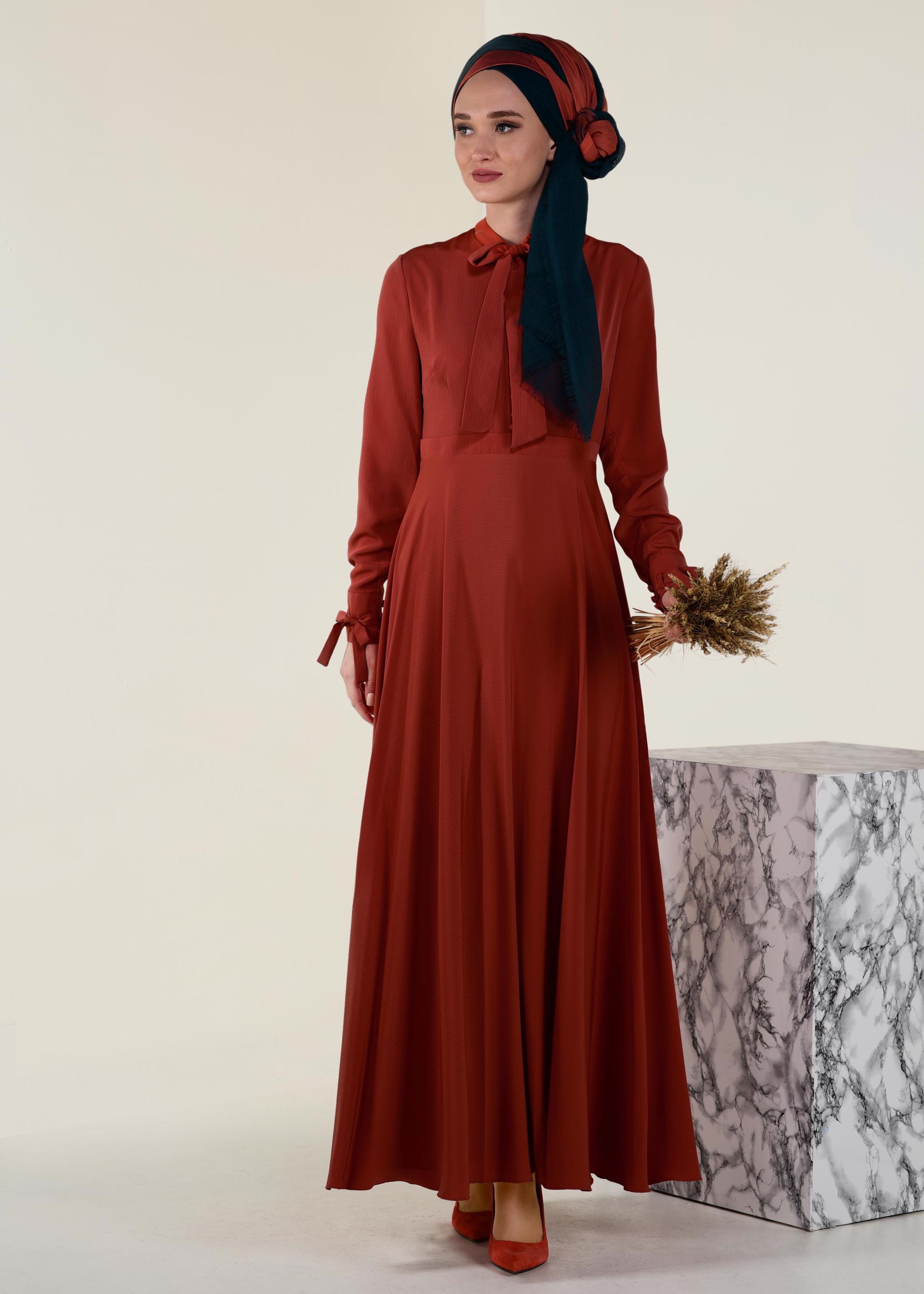 Tesettür giyim TURUNCU YAKASI BAĞCIKLI FERMUARLI ELBİSE 4256