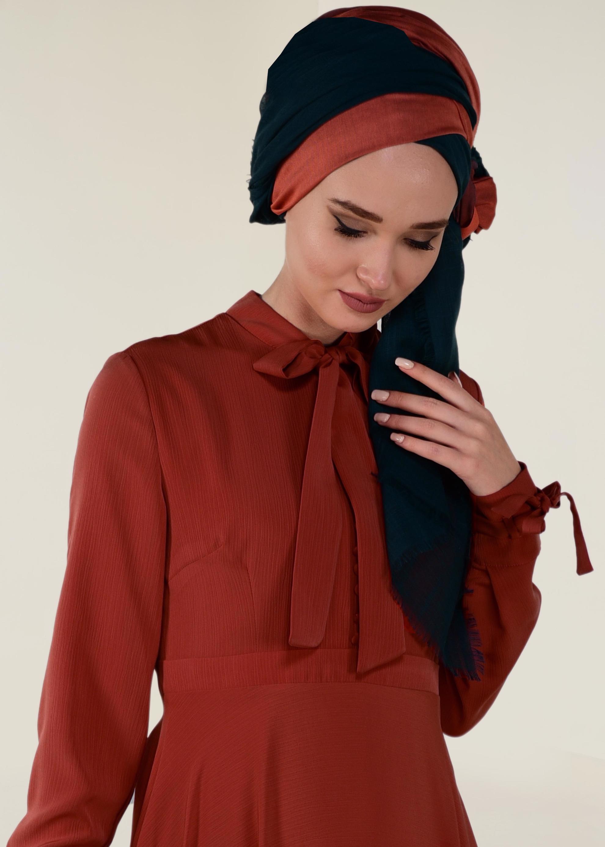 Tesettür giyim TURUNCU YAKASI BAĞCIKLI FERMUARLI ELBİSE 4256