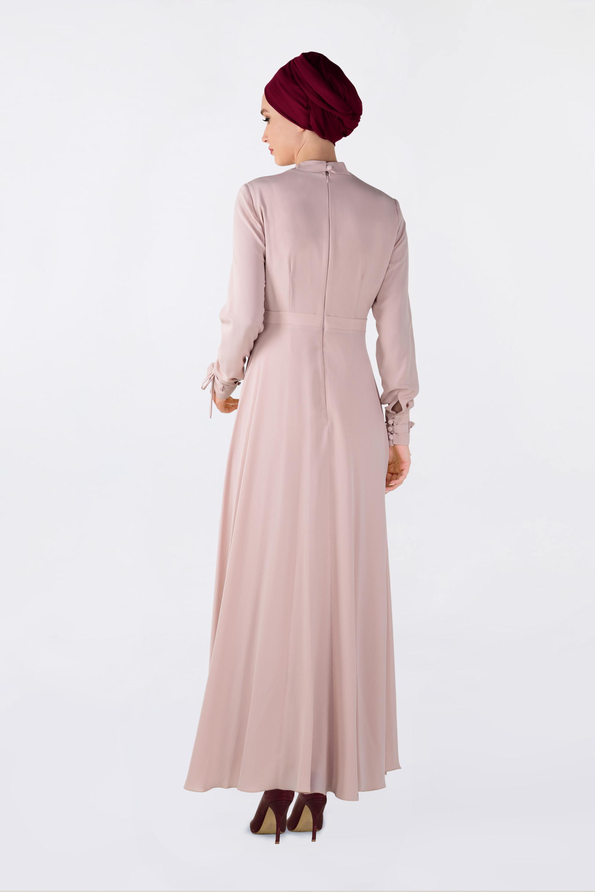 Tesettür giyim PUDRA YAKASI BAĞCIKLI FERMUARLI ELBİSE 4256