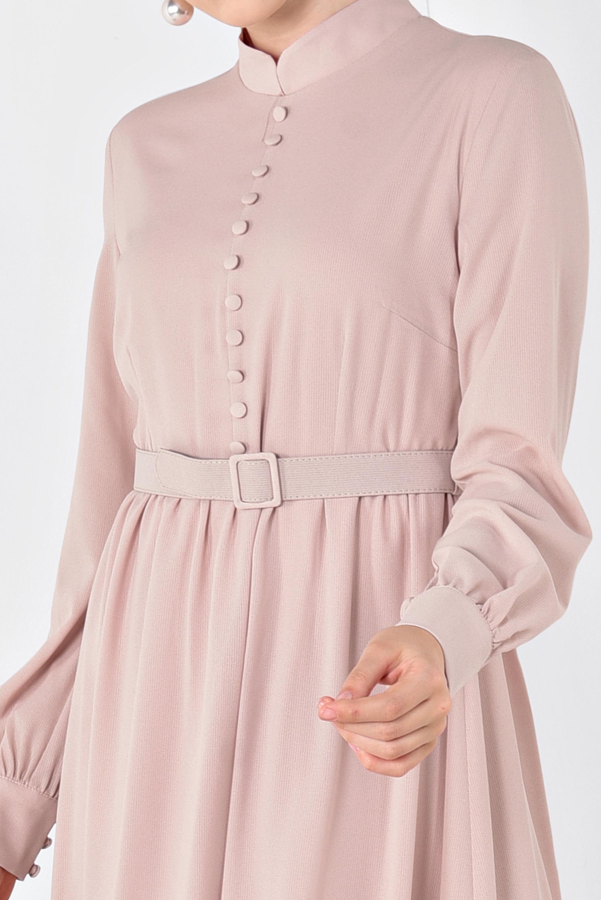 Tesettür giyim PUDRA HAKİM YAKA KEMERLİ ELBİSE 4259