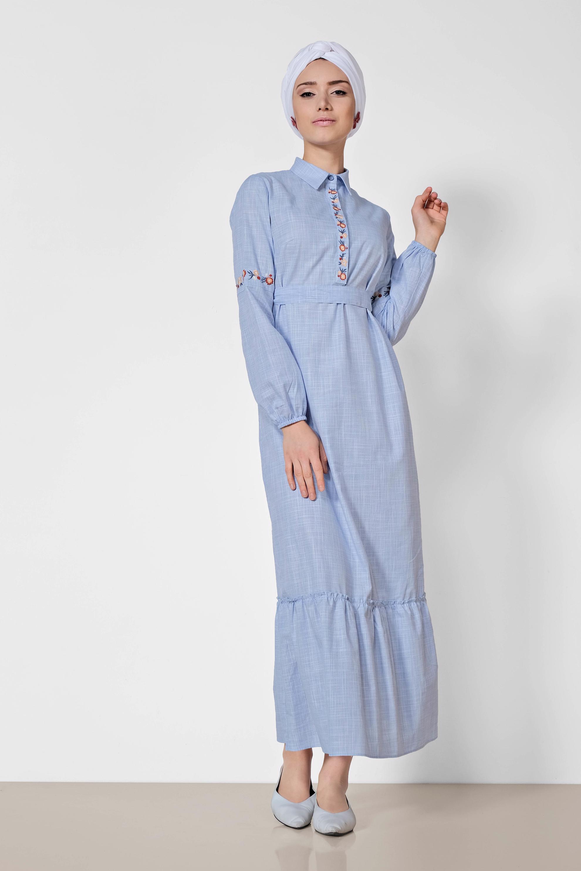 Tesettür giyim MAVİ RENKLİ İŞLEMELİ PAMUKLU ELBİSE 4264