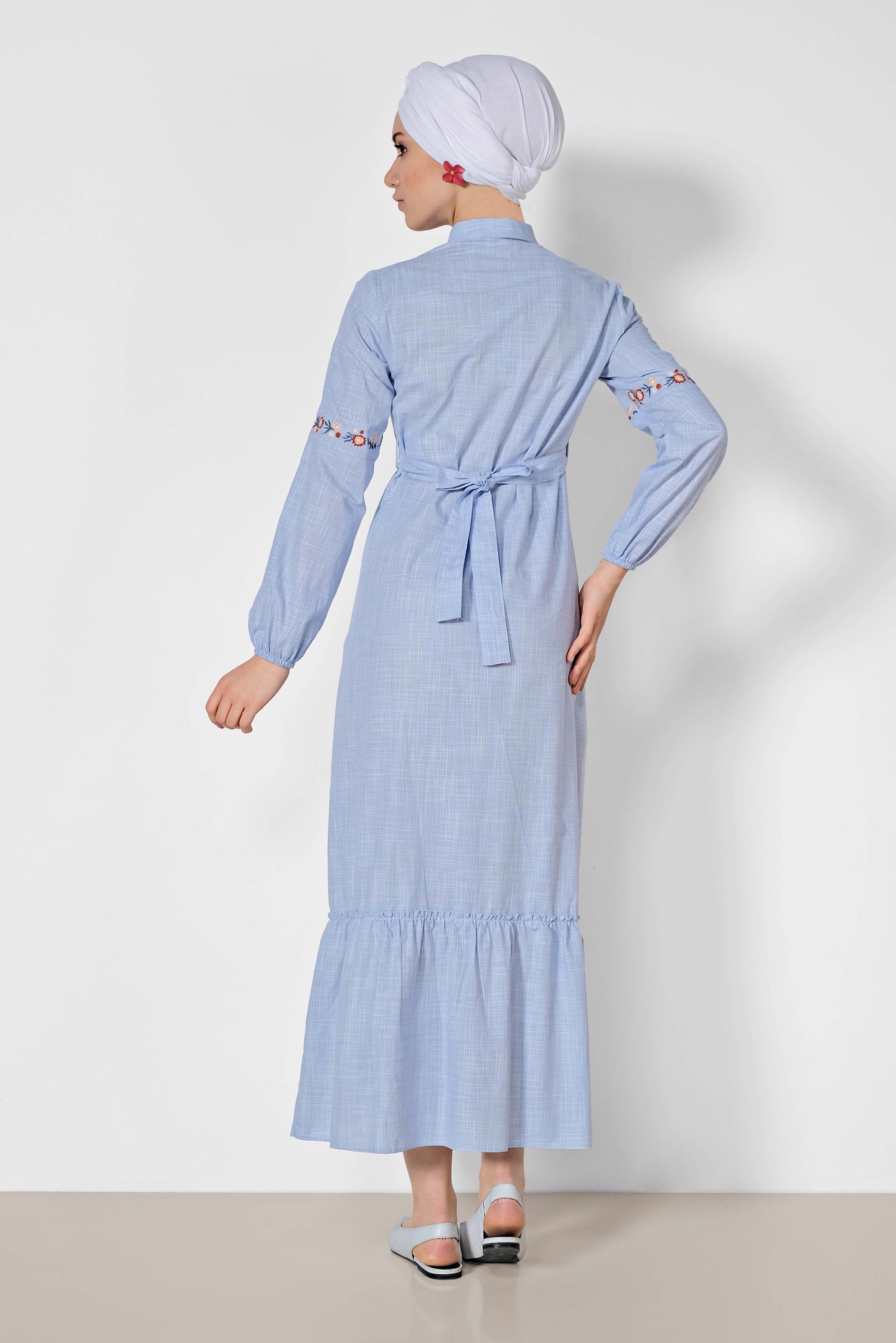 Tesettür giyim MAVİ RENKLİ İŞLEMELİ PAMUKLU ELBİSE 4264