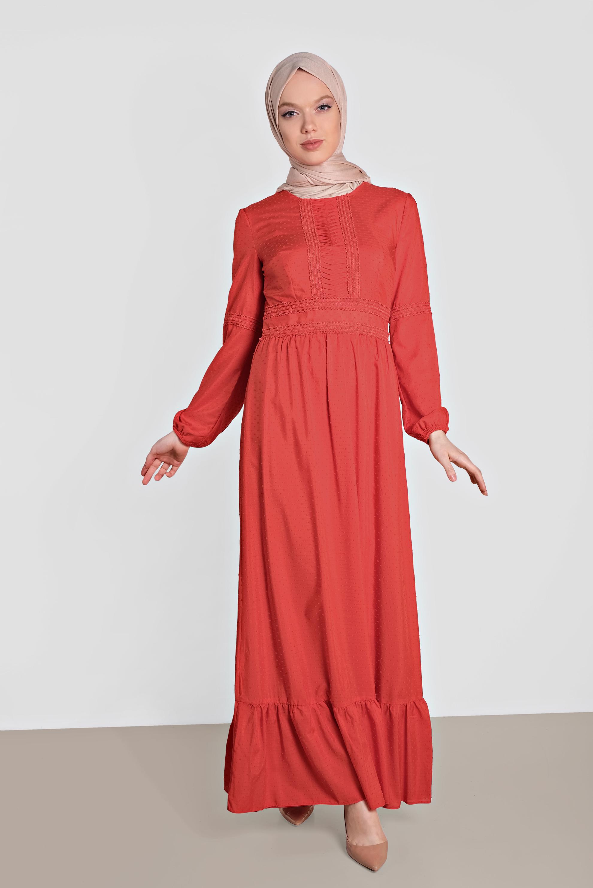 Tesettür giyim KIRMIZI BİLEKLERİ LASTİKLİ GÜPÜR DETAYLI ELBİSE 4278 