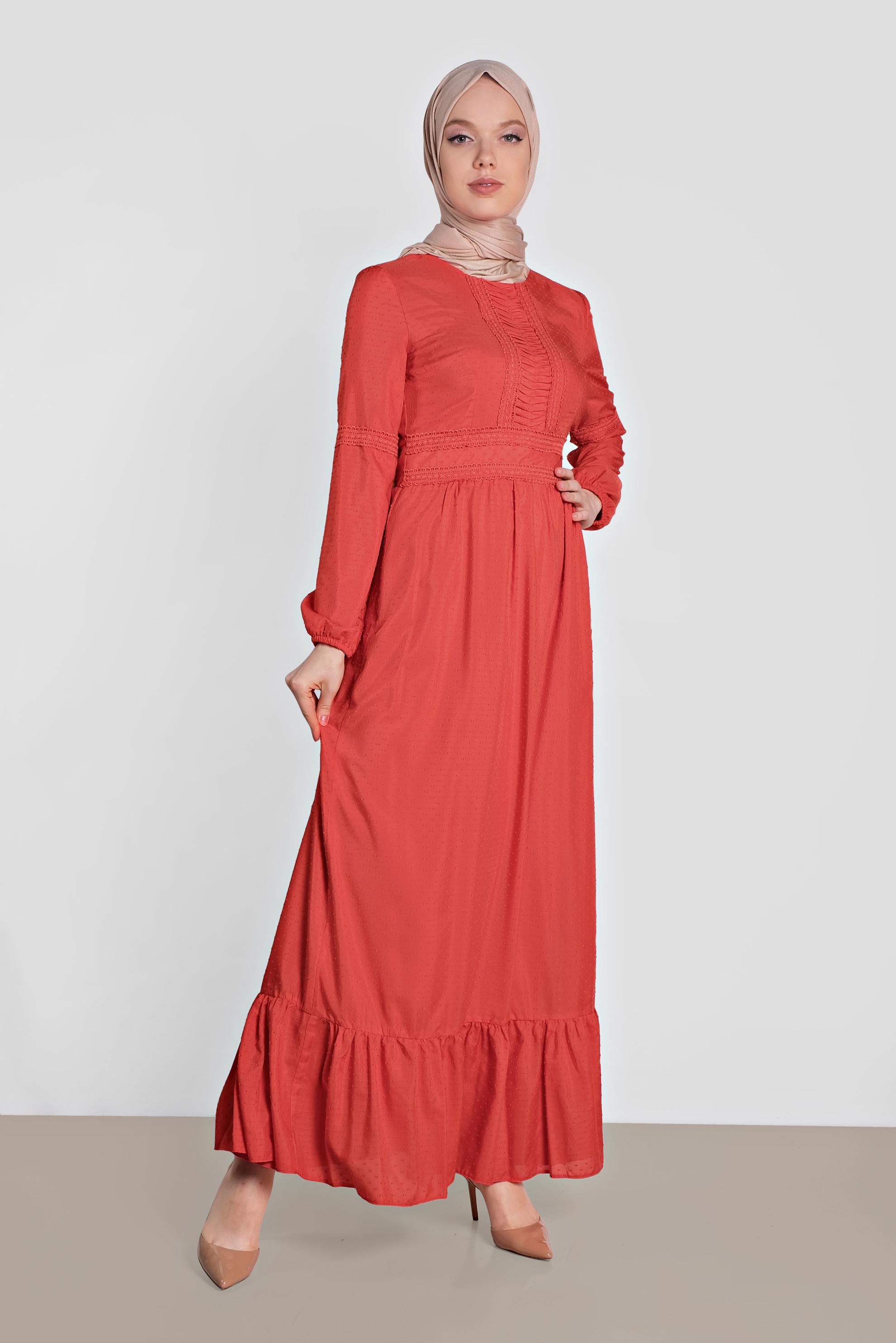 Tesettür giyim KIRMIZI BİLEKLERİ LASTİKLİ GÜPÜR DETAYLI ELBİSE 4278 