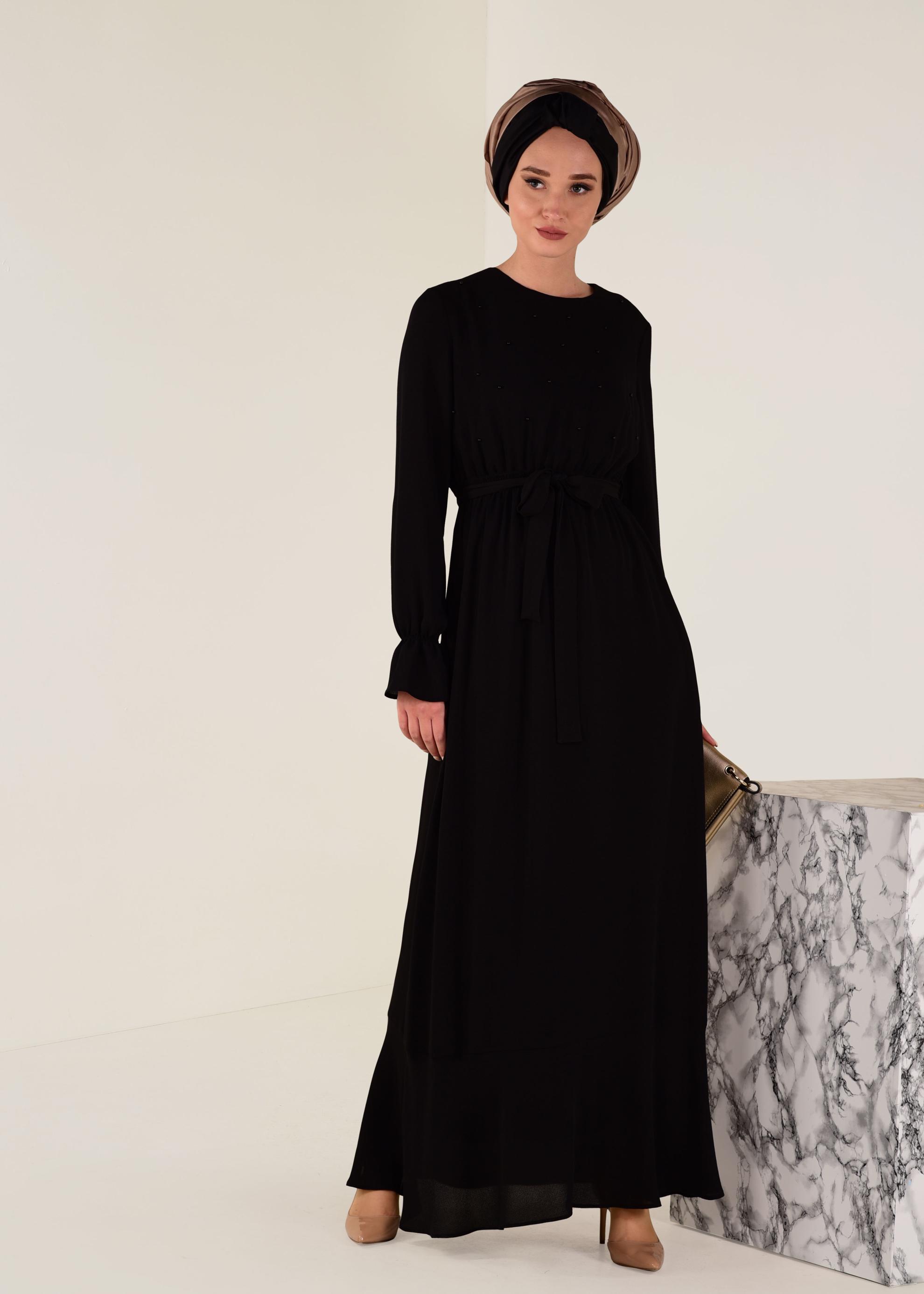 Tesettür giyim SİYAH BELDEN KUŞAKLI İNCİLİ ELBİSE 4309