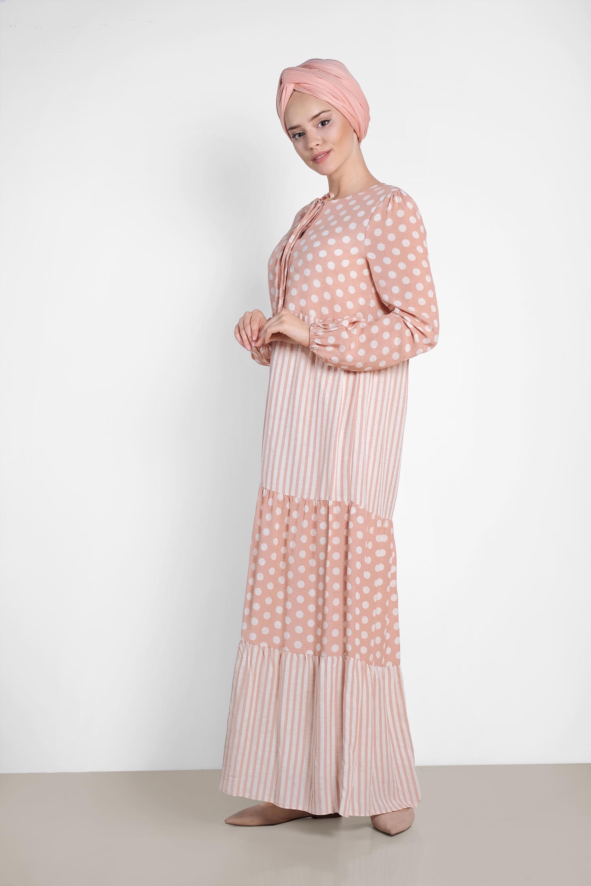 Tesettür giyim PUDRA PUANTİYE VE ÇİZGİ DESENLİ ELBİSE 4410