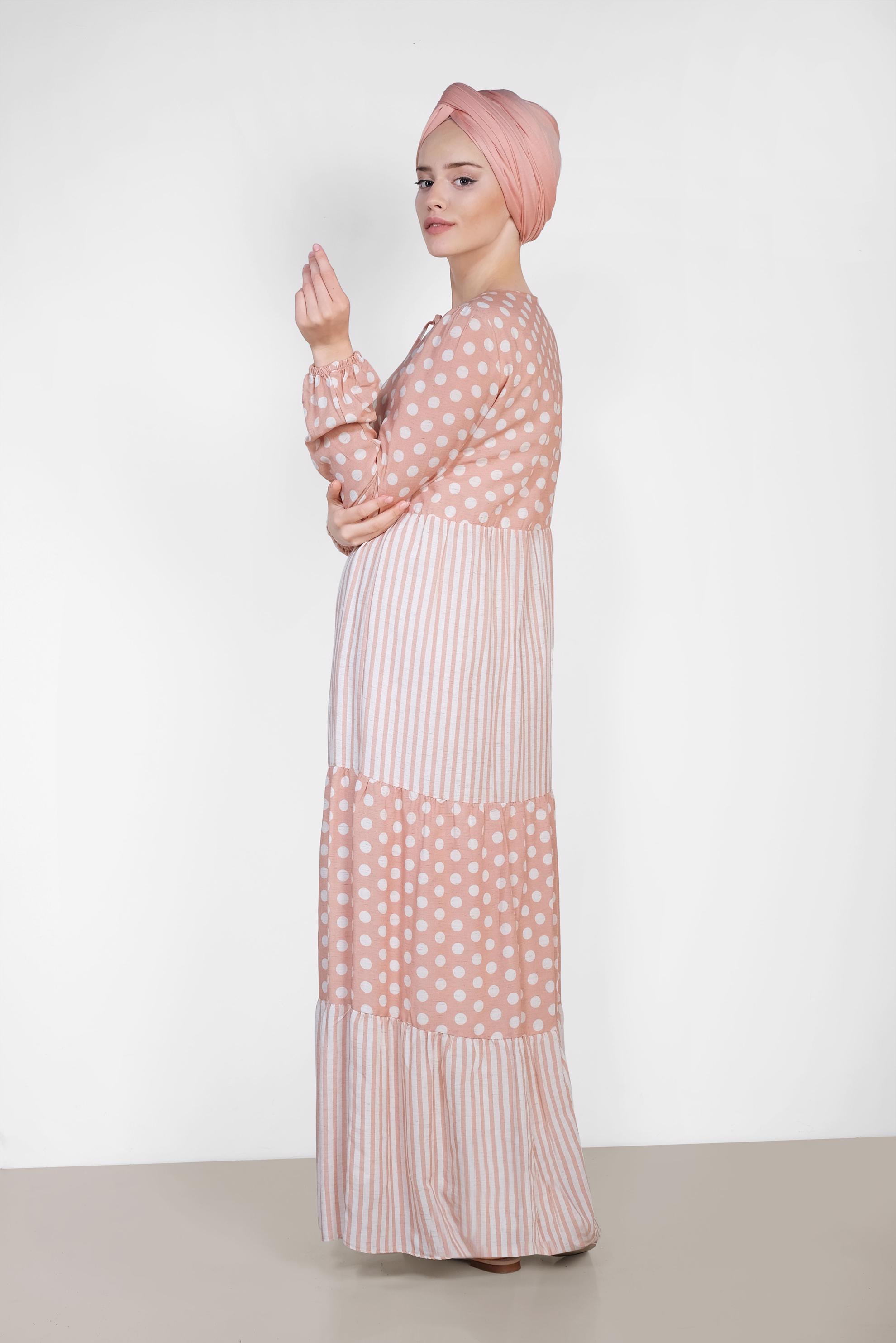 Tesettür giyim PUDRA PUANTİYE VE ÇİZGİ DESENLİ ELBİSE 4410