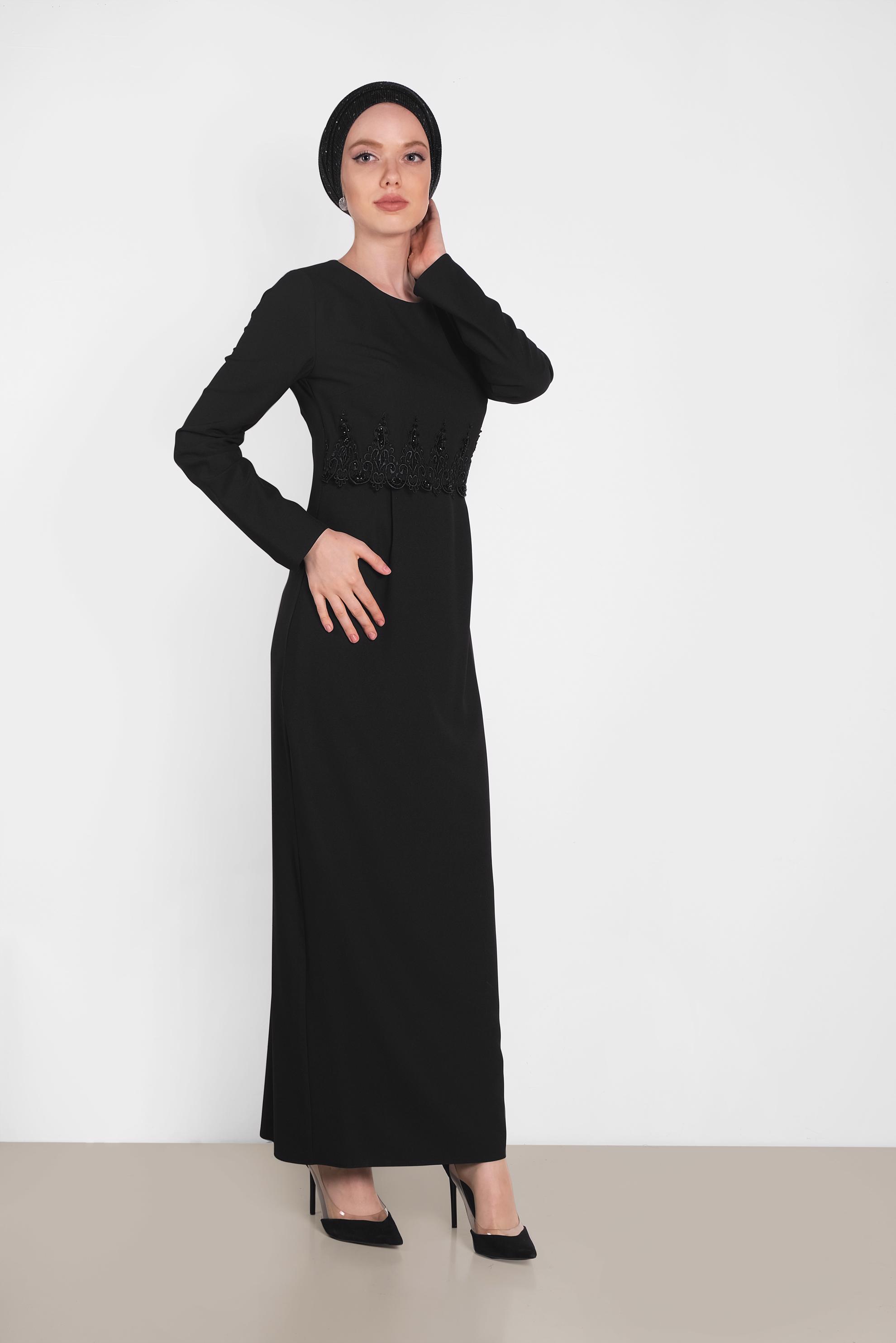 Tesettür giyim SİYAH GÜPÜRLÜ GİZLİ YIRTMAÇLI ELBİSE 4461