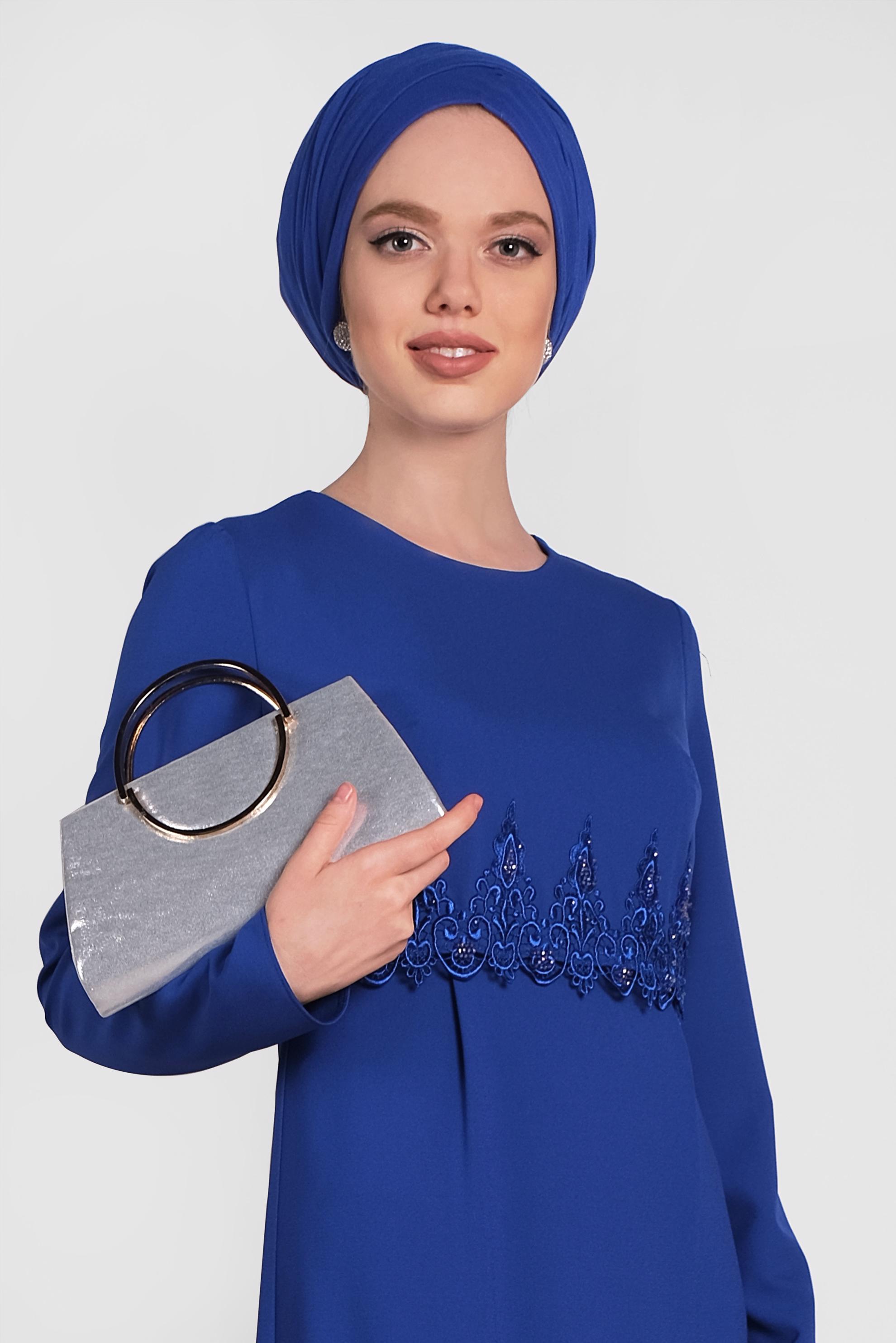 Tesettür giyim MAVİ GÜPÜRLÜ GİZLİ YIRTMAÇLI ELBİSE 4461