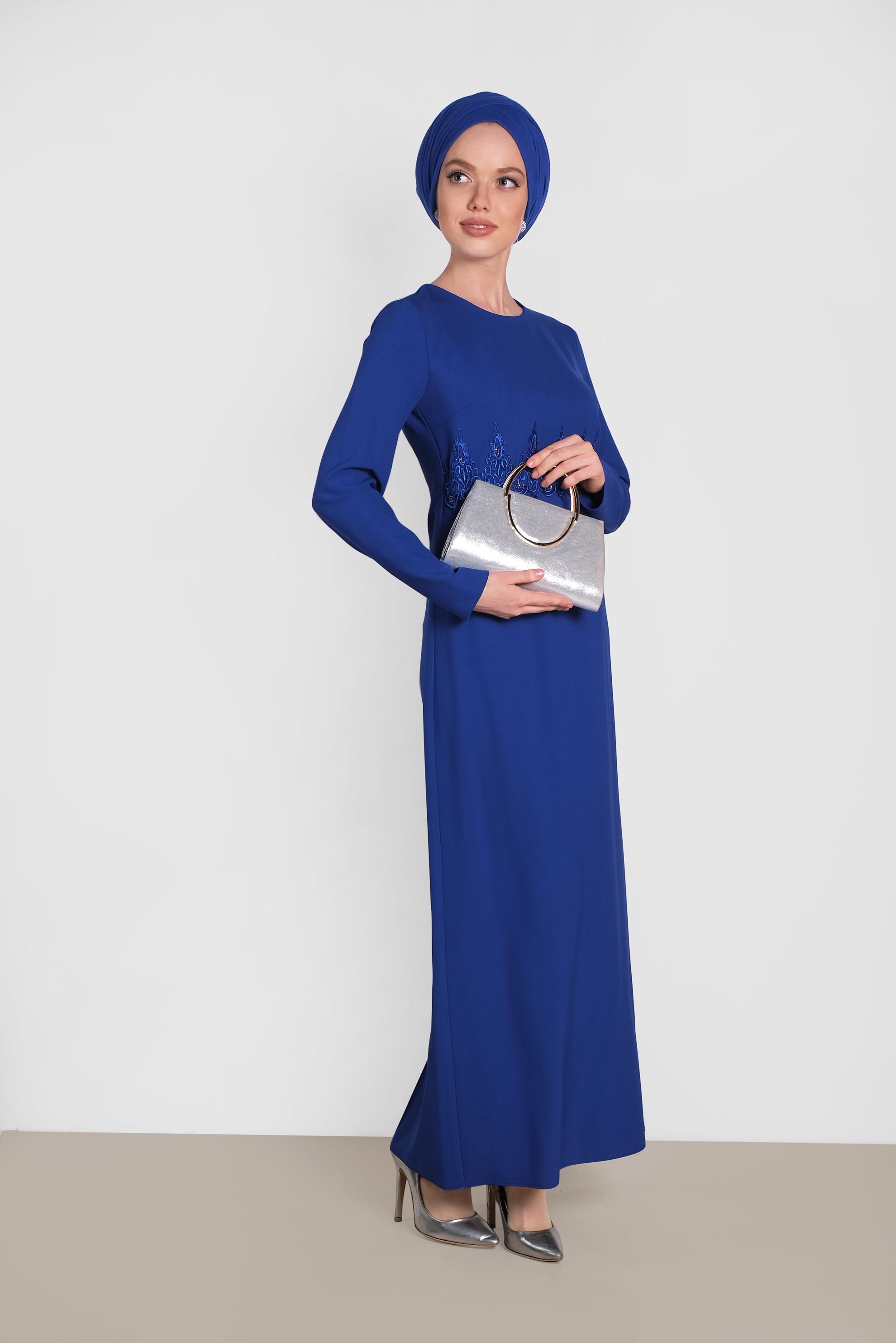 Tesettür giyim MAVİ GÜPÜRLÜ GİZLİ YIRTMAÇLI ELBİSE 4461