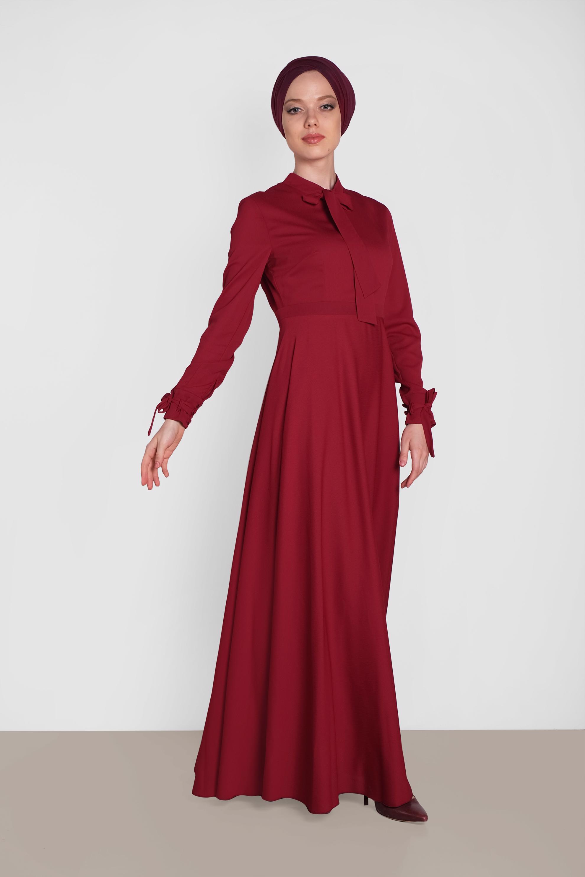 Tesettür giyim BORDO KOLLARI VE YAKASI BAĞCIK DETAYLI ELBİSE 4484