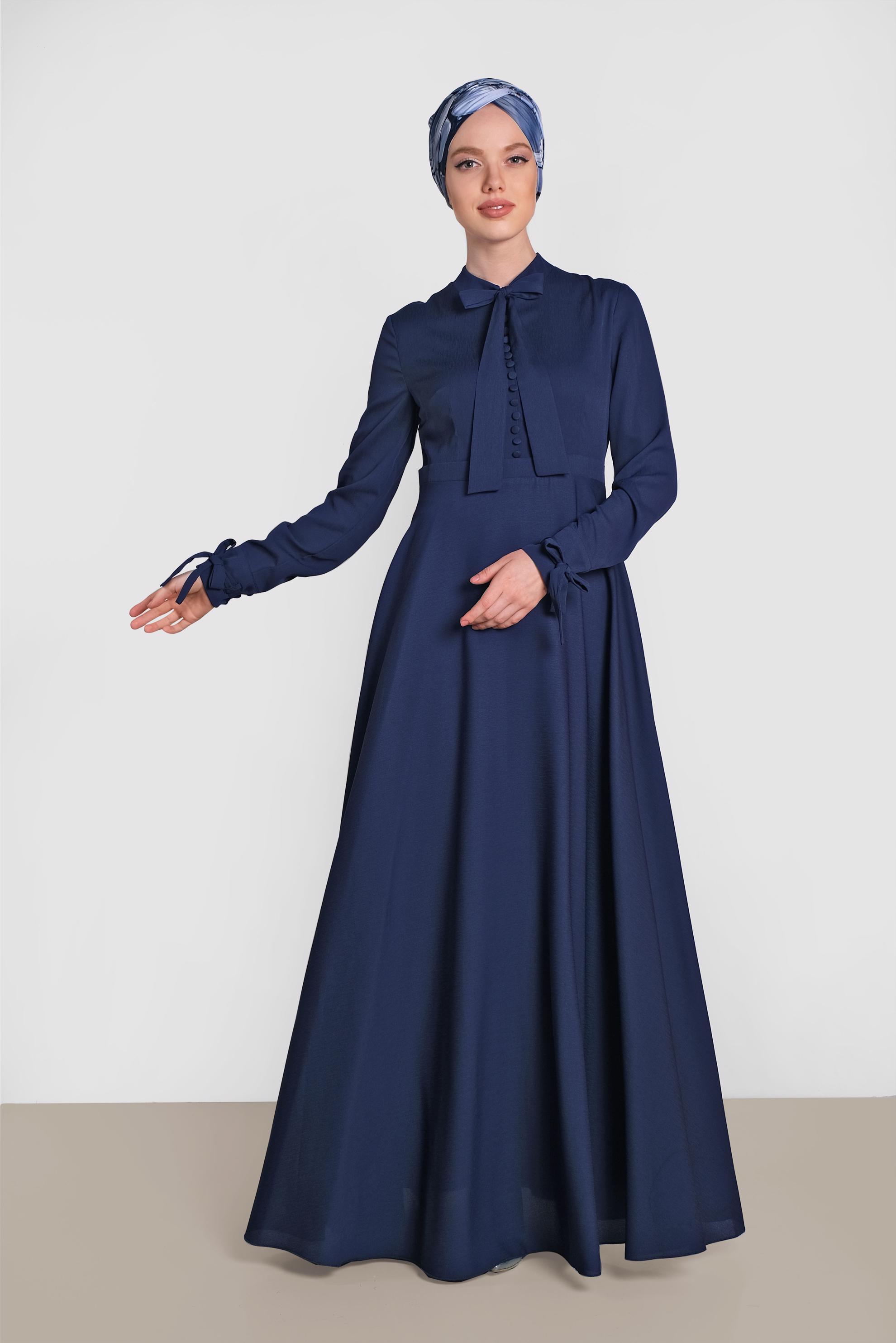Tesettür giyim LACİVERT KOLLARI VE YAKASI BAĞCIK DETAYLI ELBİSE 4484