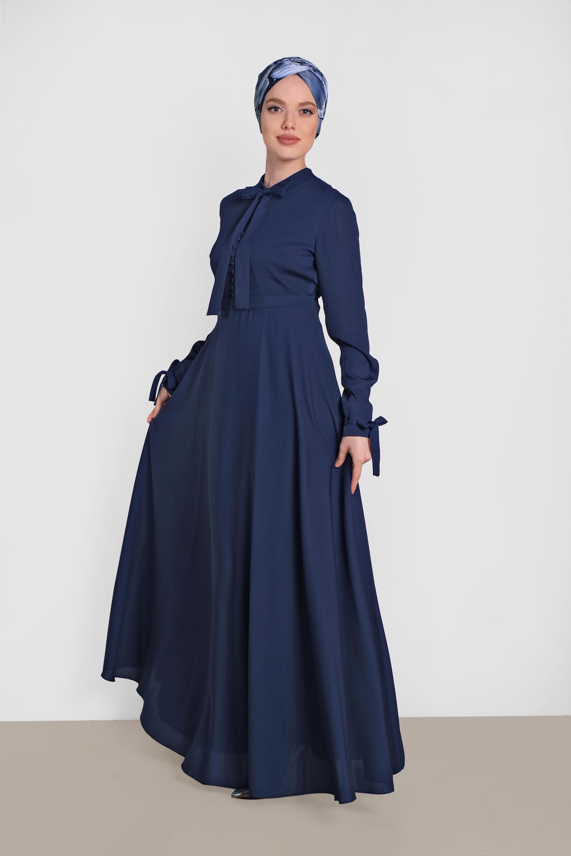 Tesettür giyim LACİVERT KOLLARI VE YAKASI BAĞCIK DETAYLI ELBİSE 4484