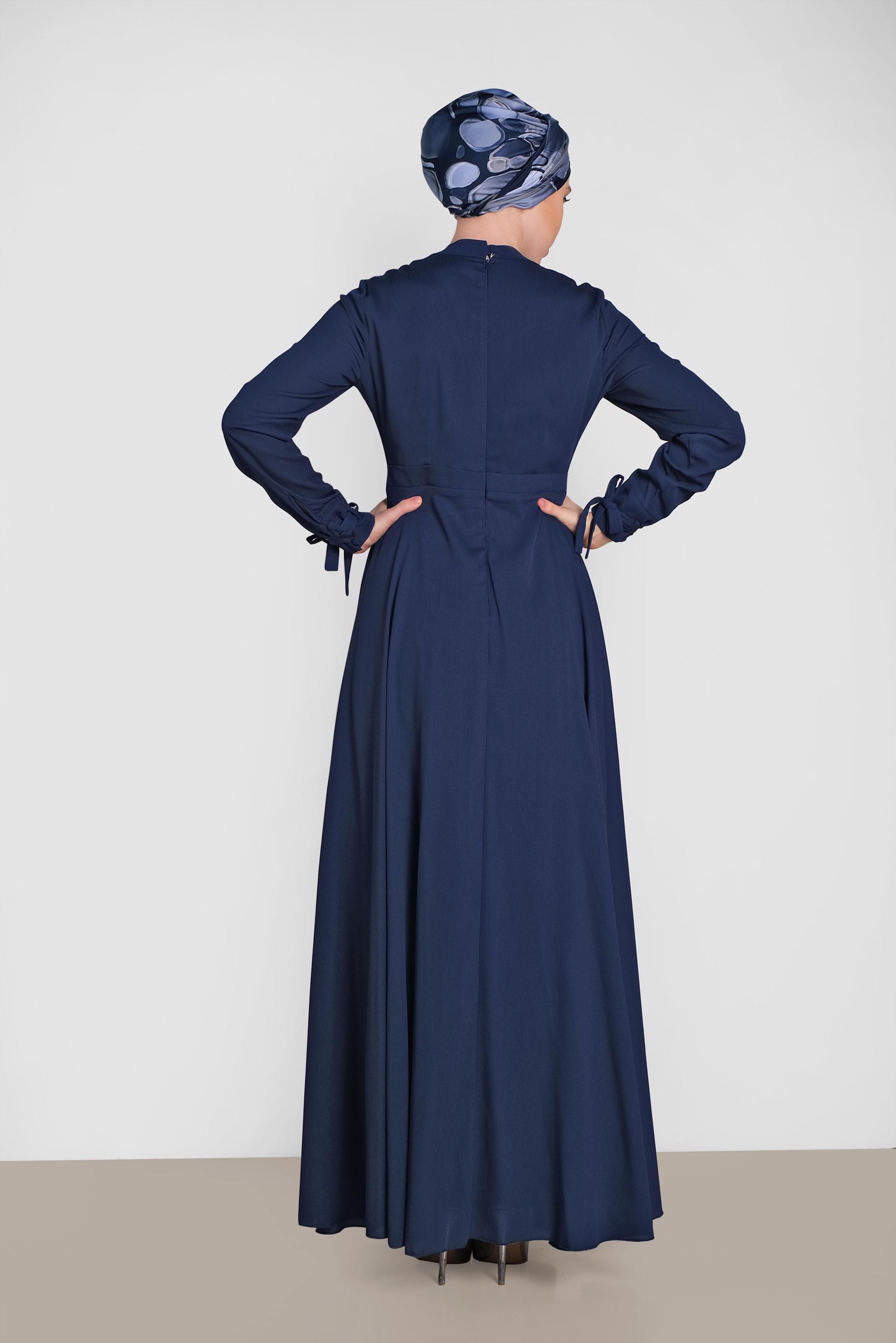 Tesettür giyim LACİVERT KOLLARI VE YAKASI BAĞCIK DETAYLI ELBİSE 4484