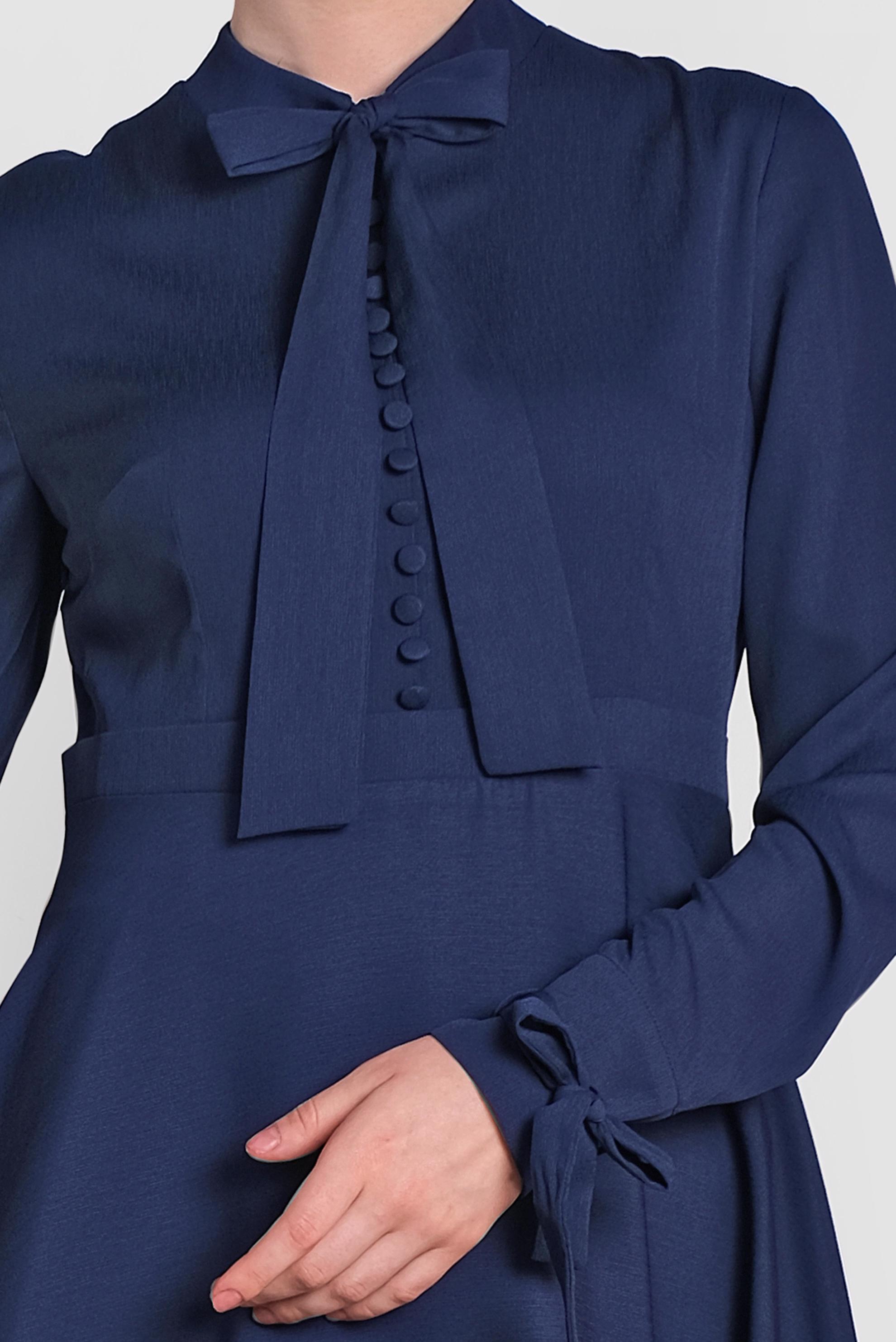 Tesettür giyim LACİVERT KOLLARI VE YAKASI BAĞCIK DETAYLI ELBİSE 4484