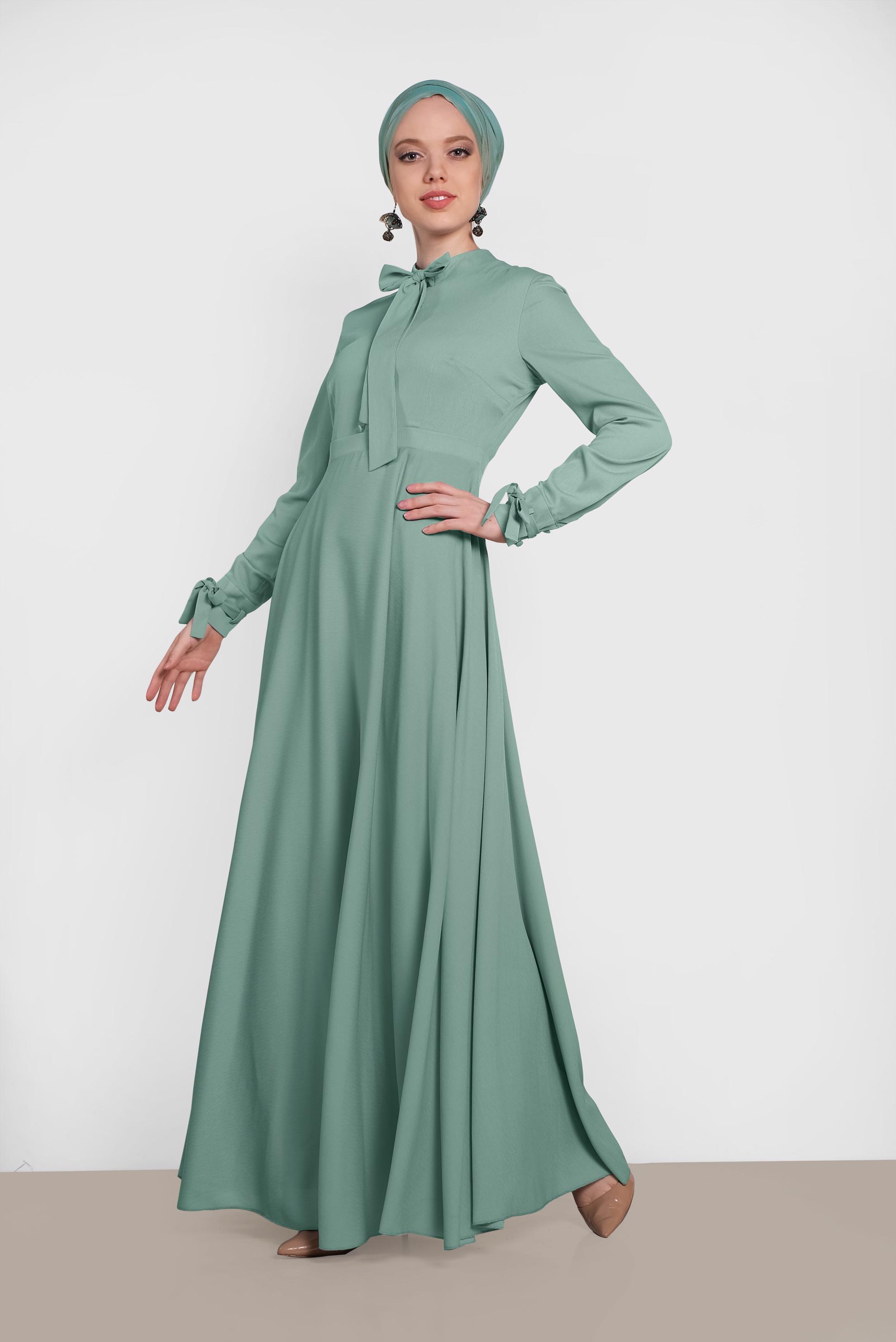 Tesettür giyim YEŞİL KOLLARI VE YAKASI BAĞCIK DETAYLI ELBİSE 4484