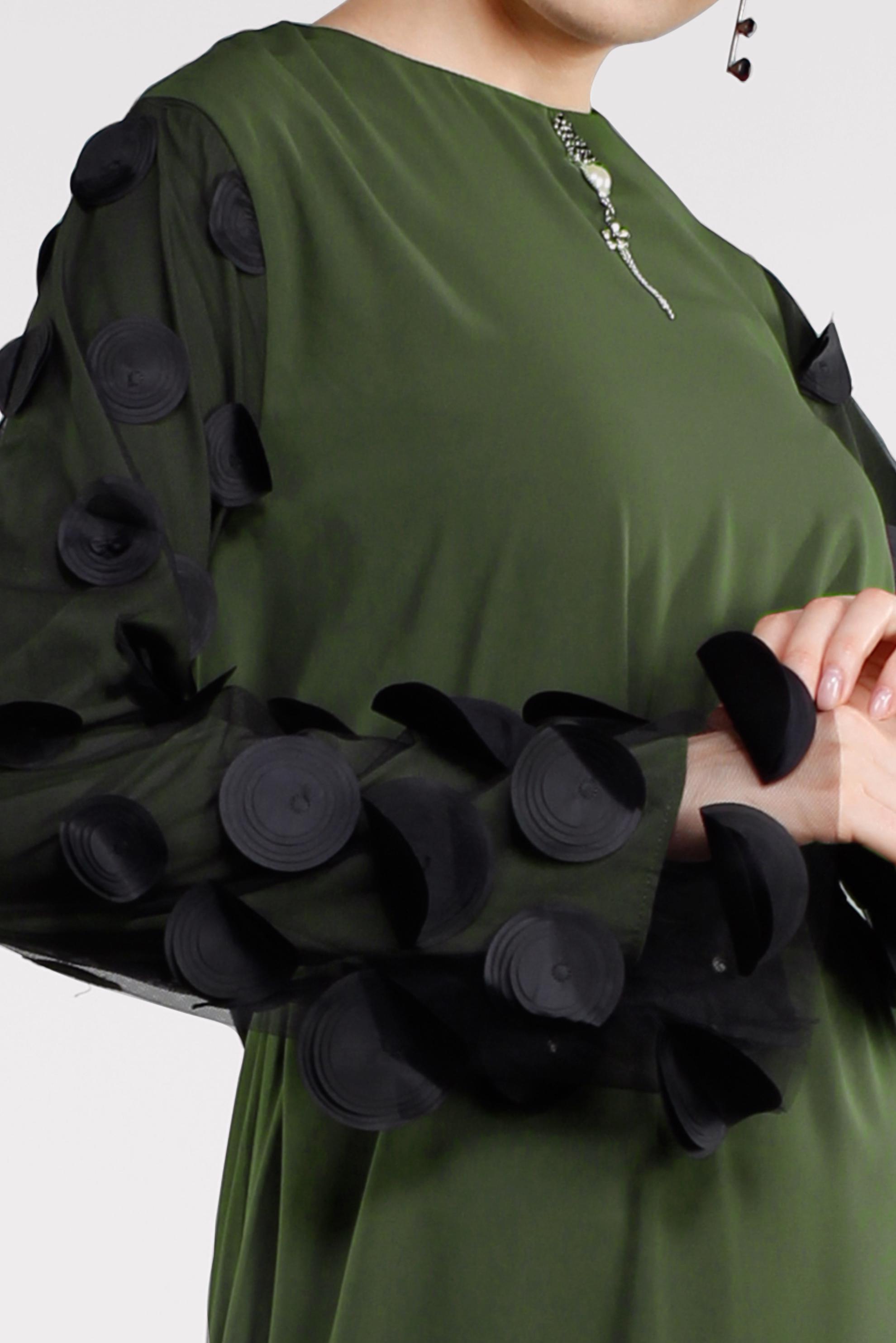 Tesettür giyim HAKİ KOLLARI TÜL DETAYLI ELBİSE  4499 