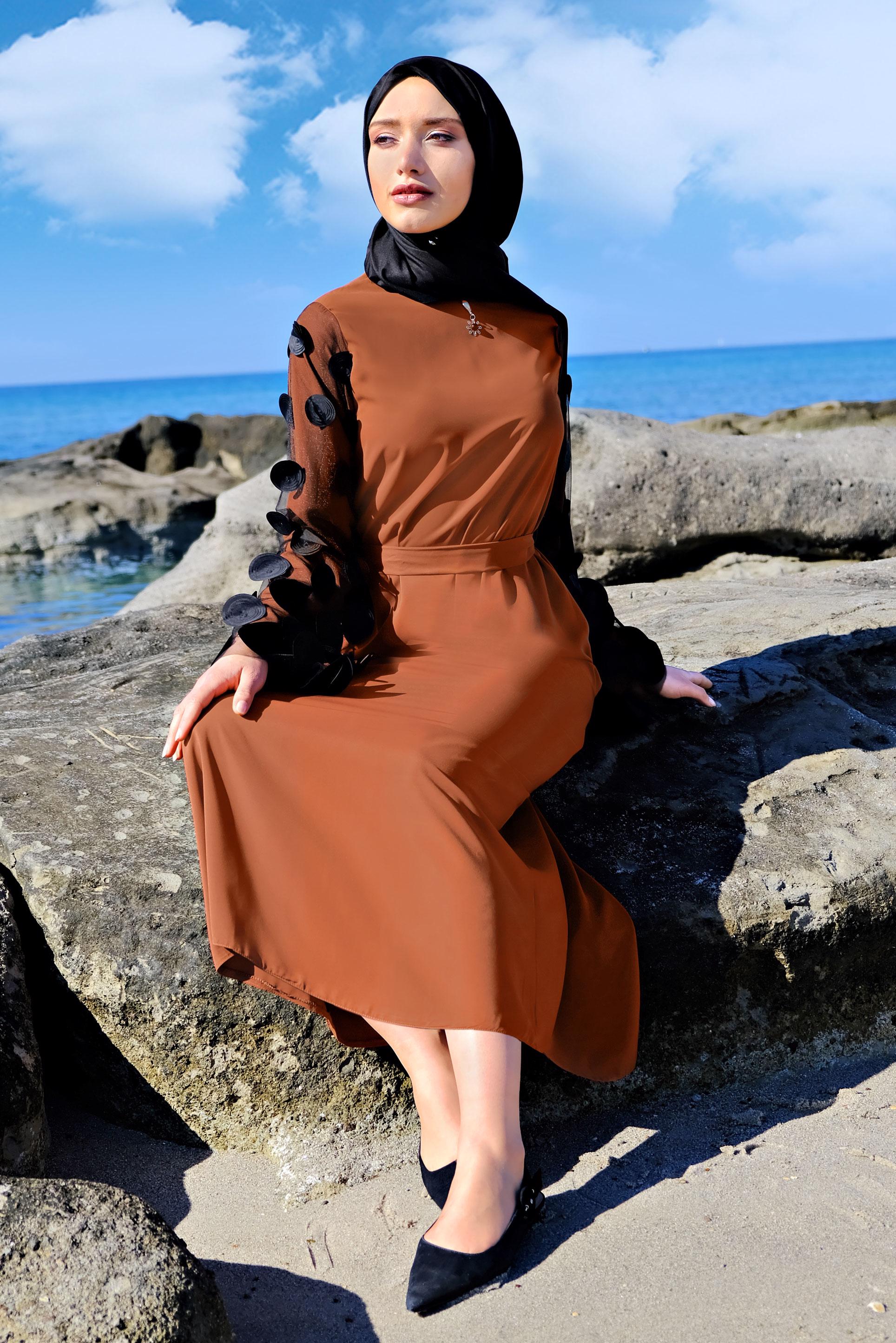 Tesettür giyim TURUNCU KOLLARI TÜL DETAYLI ELBİSE  4499 