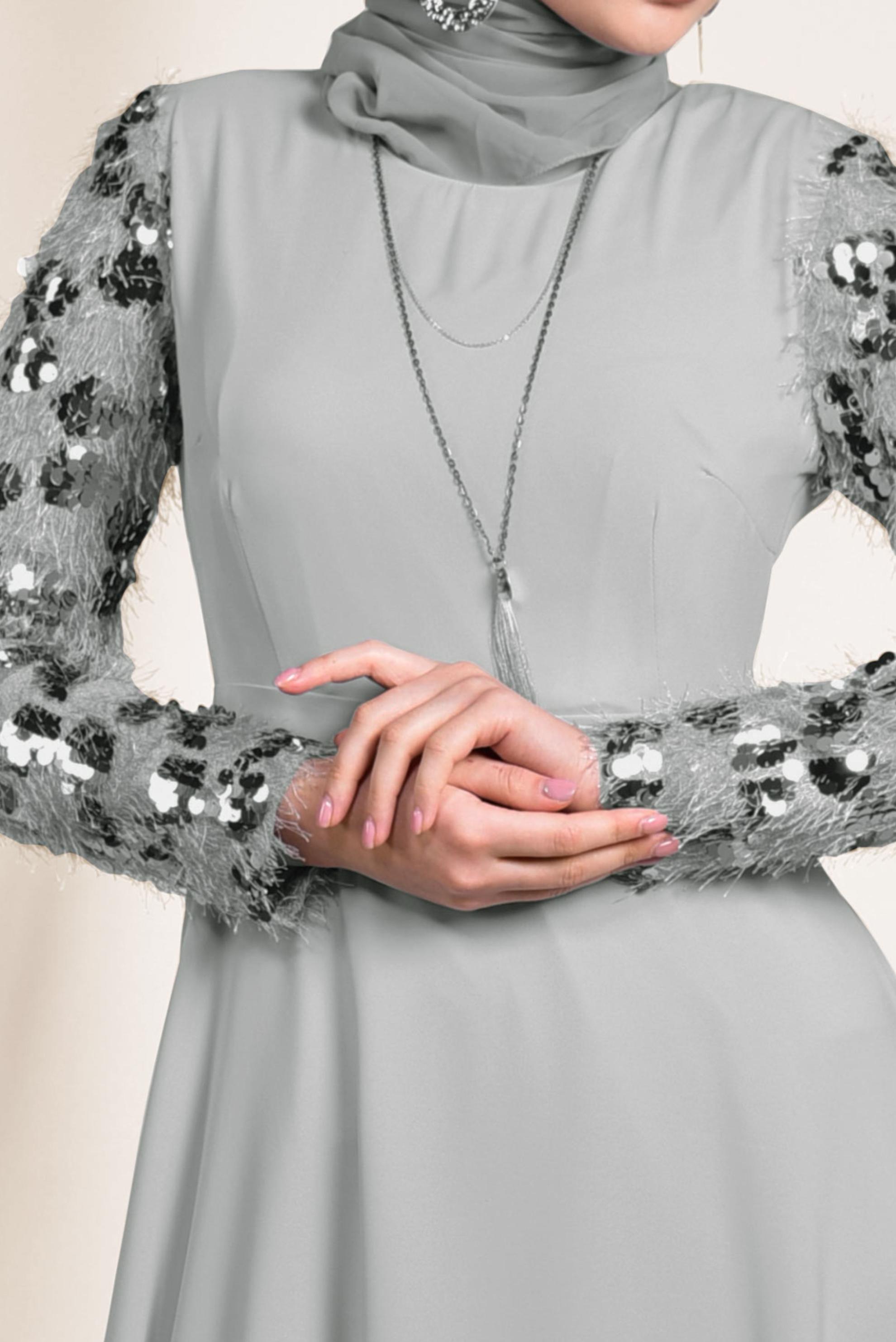 Tesettür giyim GRİ KOLLARI PUL PAYET VE SAÇAKLI ELBİSE 4891