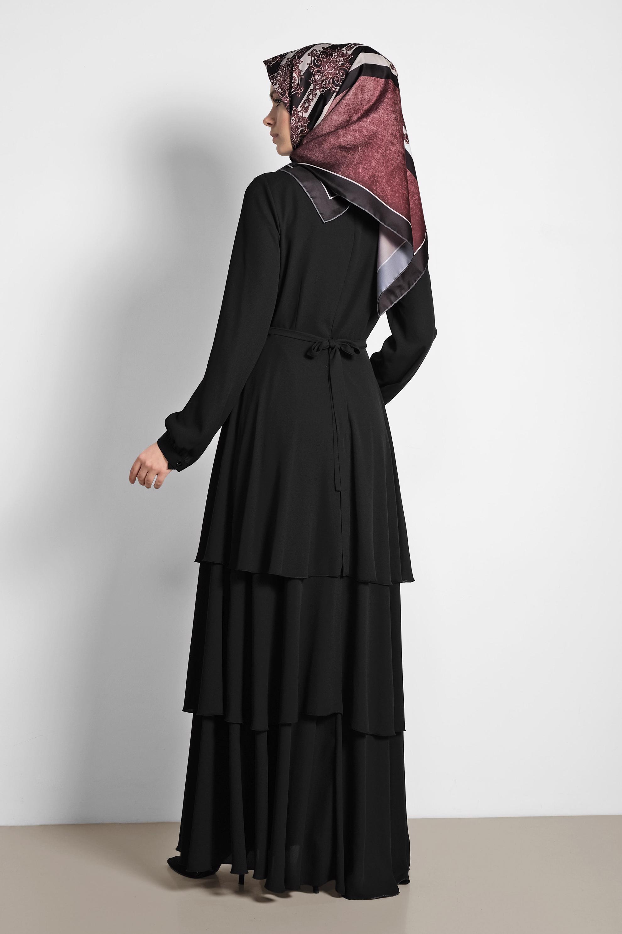 Tesettür giyim SİYAH KATKAT VOLANLI BELİ BAĞCIKLI ELBİSE 4926