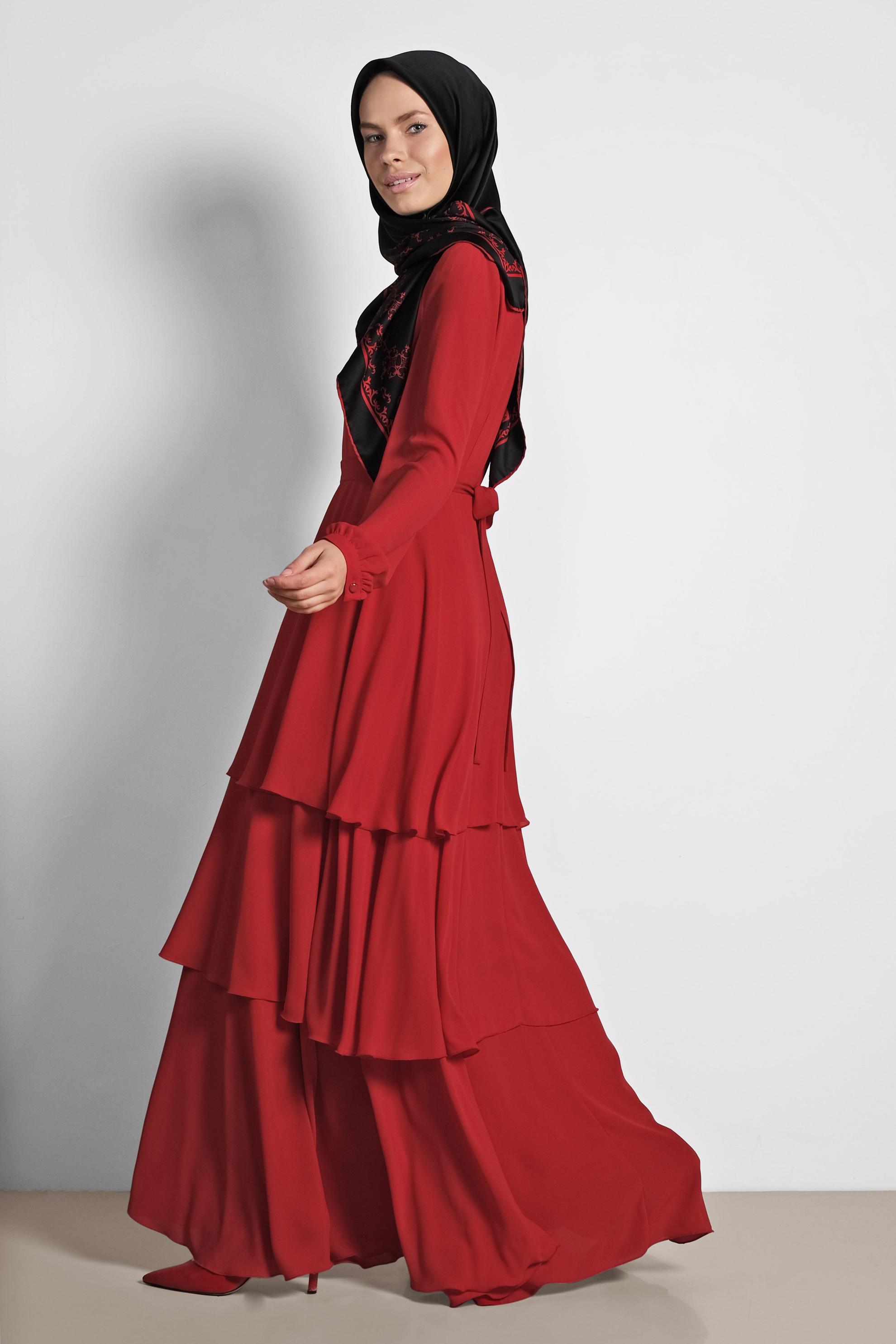 Tesettür giyim KIRMIZI KATKAT VOLANLI BELİ BAĞCIKLI ELBİSE 4926