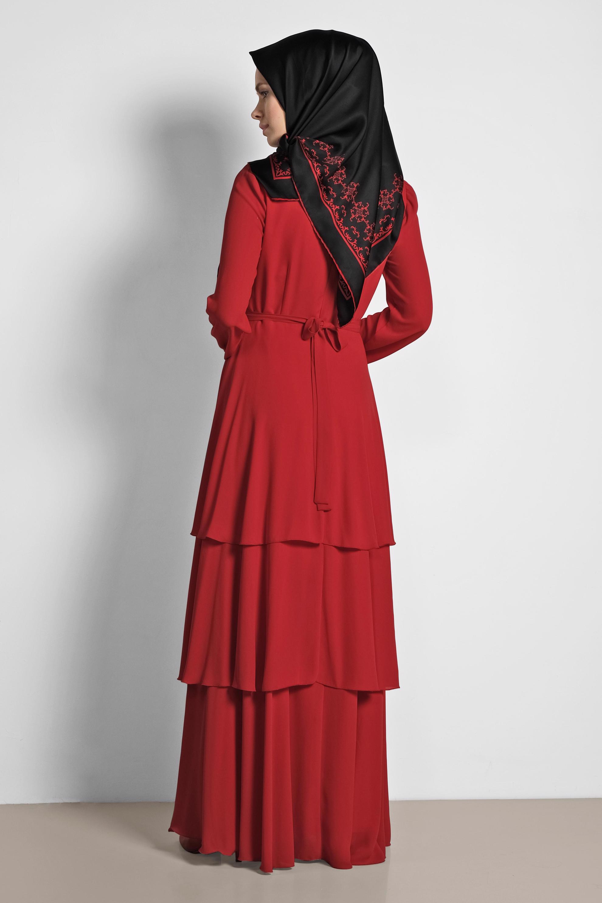 Tesettür giyim KIRMIZI KATKAT VOLANLI BELİ BAĞCIKLI ELBİSE 4926