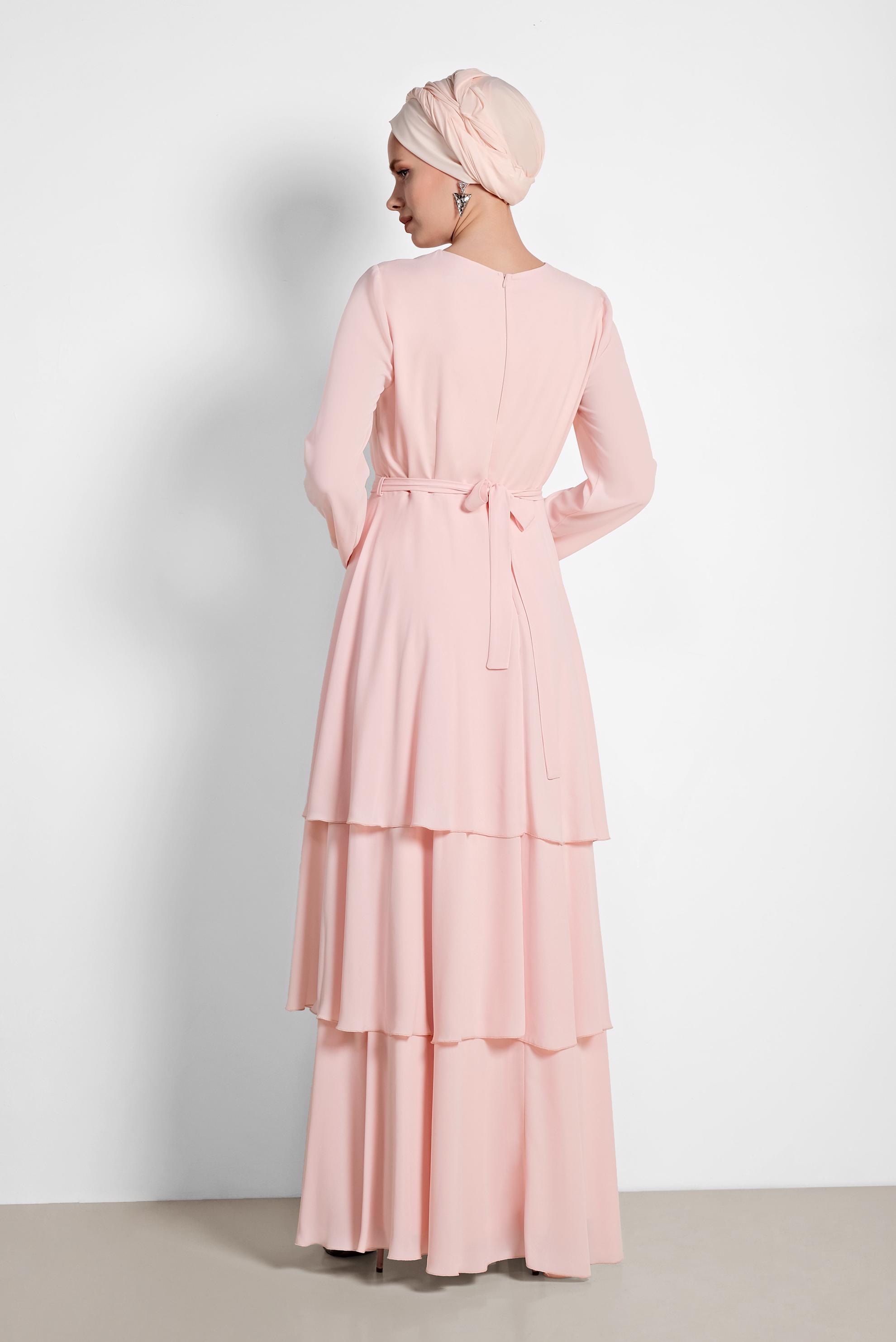 Tesettür giyim PUDRA KATKAT VOLANLI BELİ BAĞCIKLI ELBİSE 4926