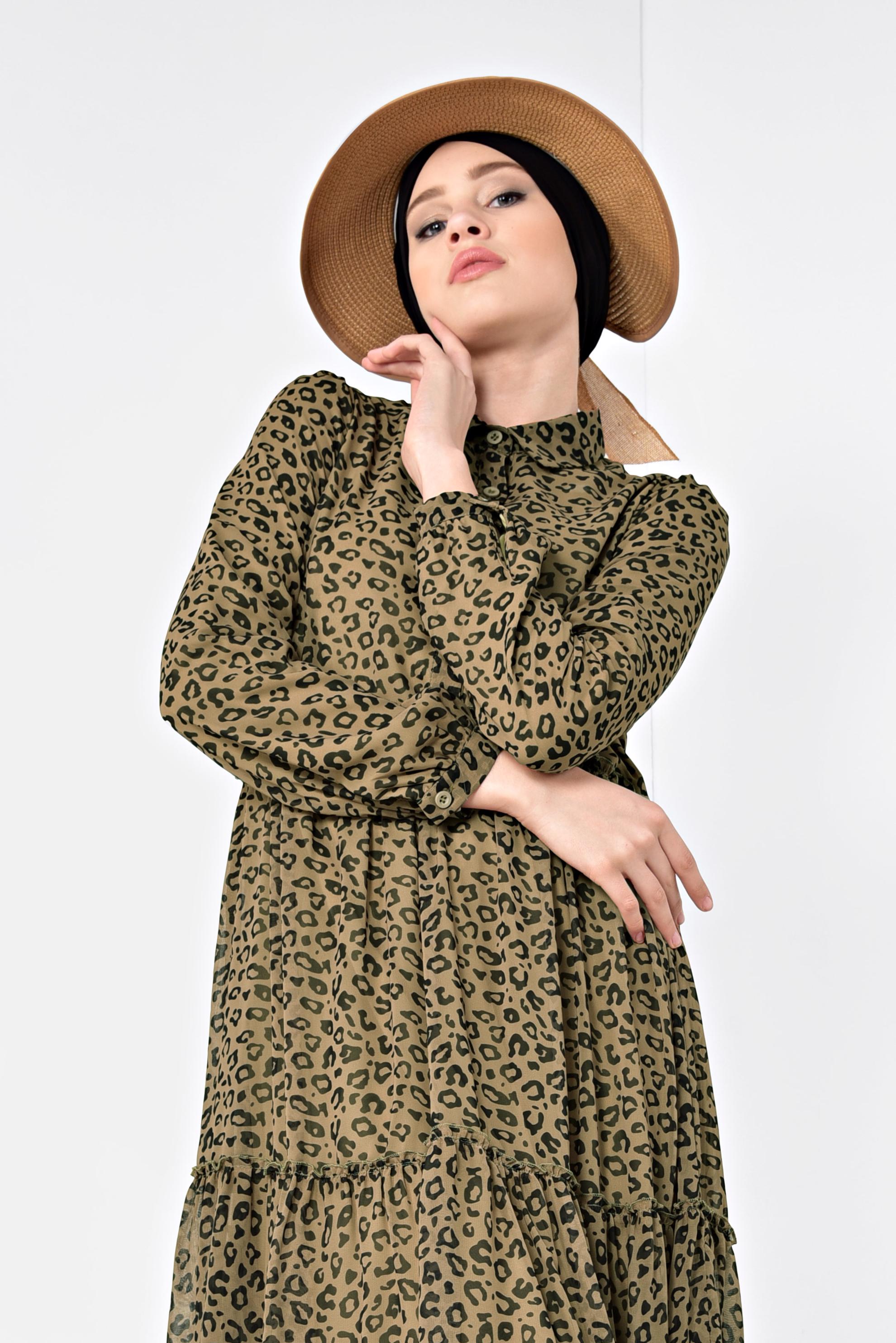 Tesettür giyim KAHVE DESENLİ VE VOLANLI SALAŞ ELBİSE 4933